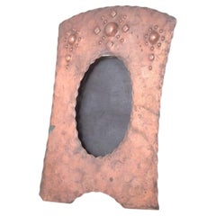 Art Nouveau picture frame in hand-hammered copper. Ca. 1900