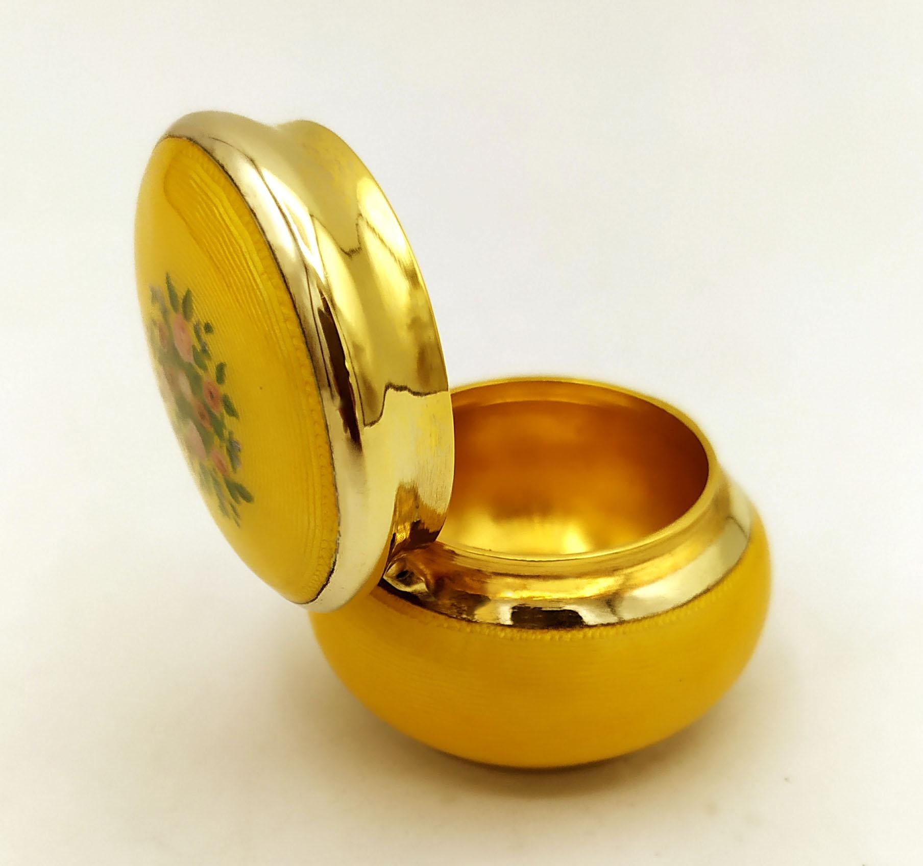 Art Nouveau Pill Box Yellow Hand Painted Sterling Silver Enamel Salimbeni In Excellent Condition In Firenze, FI