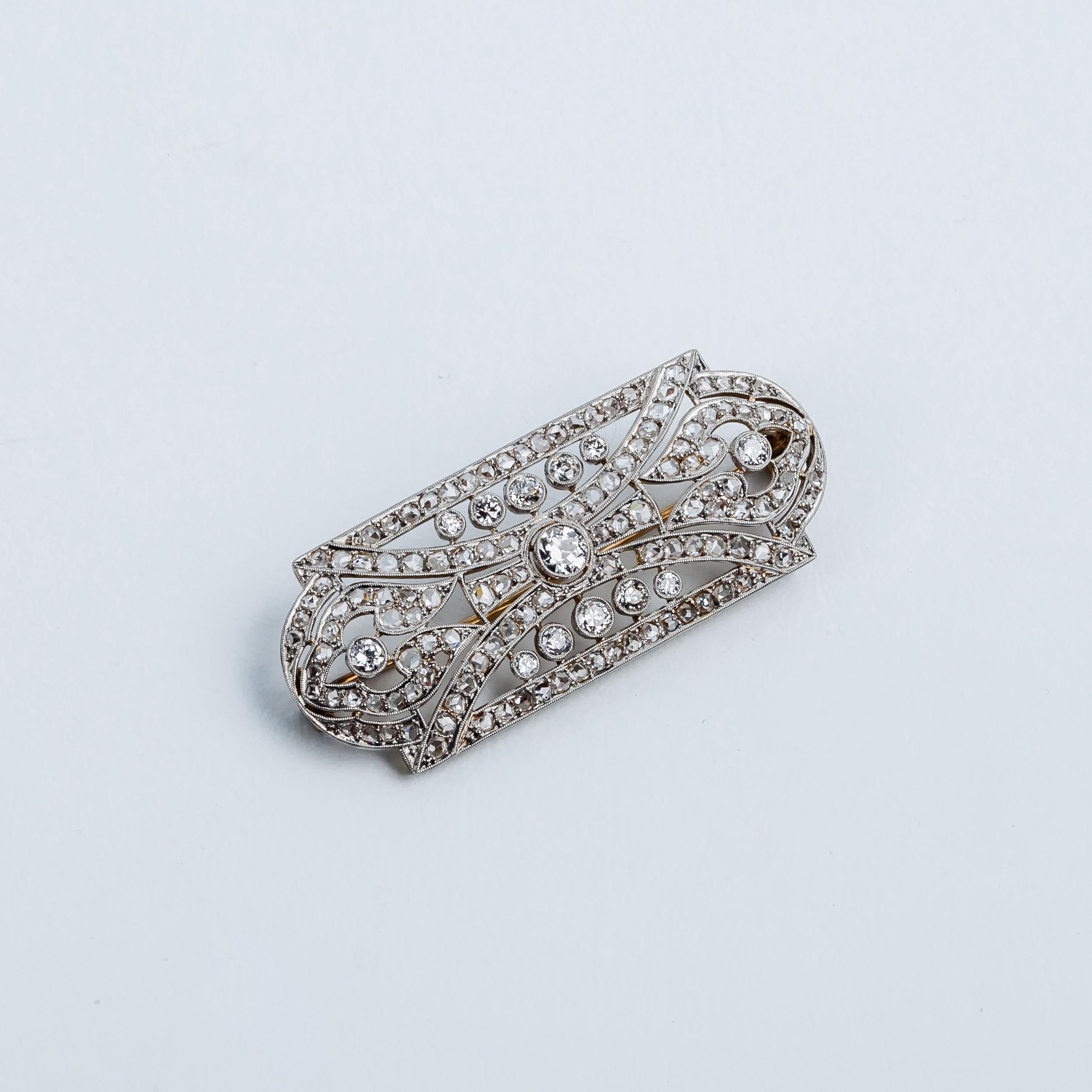 Ansteckbrosche im Jugendstil aus Gold, Rose und Platin mit Diamanten (Art nouveau) im Angebot