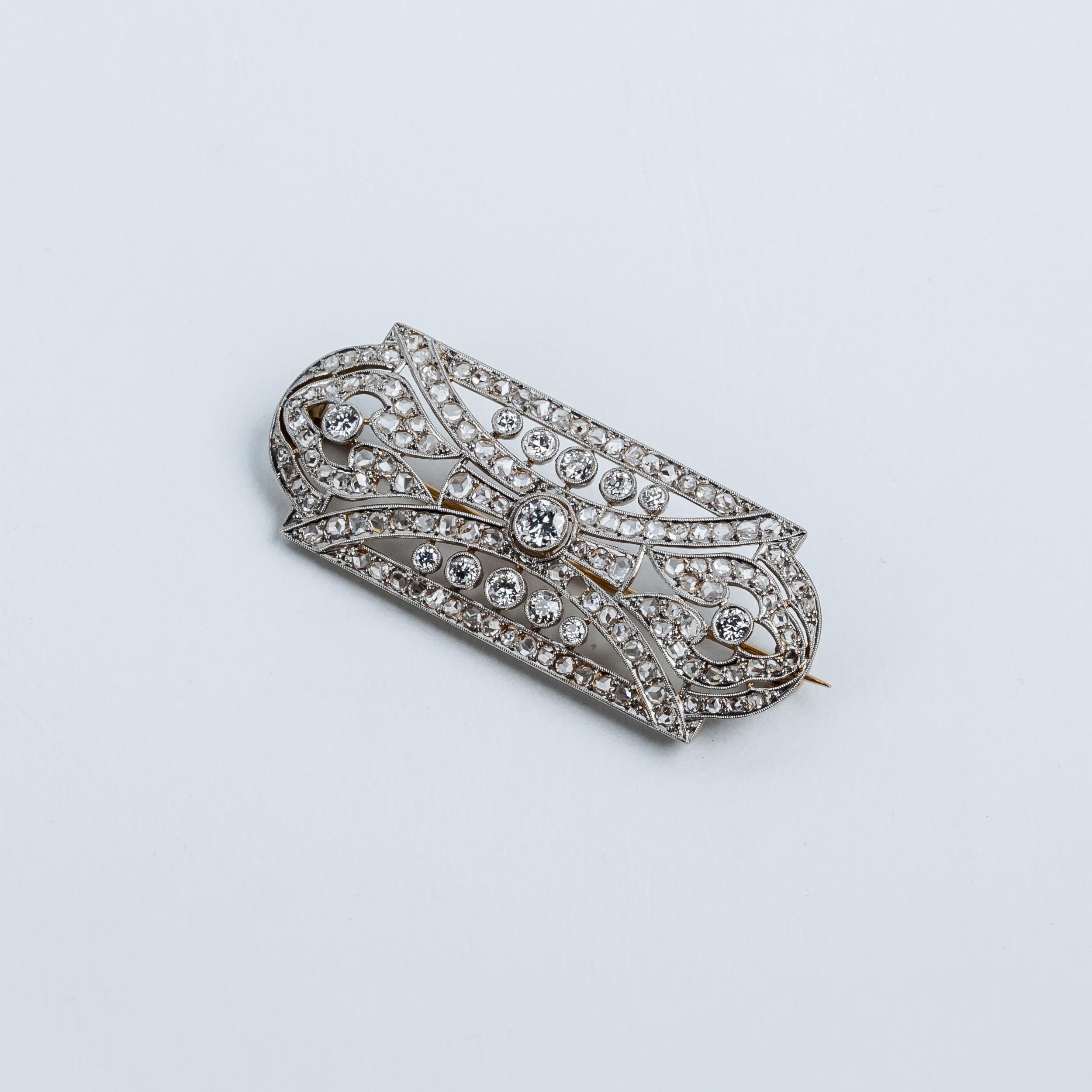 Art Nouveau Pin Brooch in Gold Rose and Platinum with Diamonds In Good Condition For Sale In Bilbao, ES