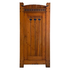 Armadio in pino Art Nouveau dell'architetto danese Hans Karl Kristensen, Danimarca 1910