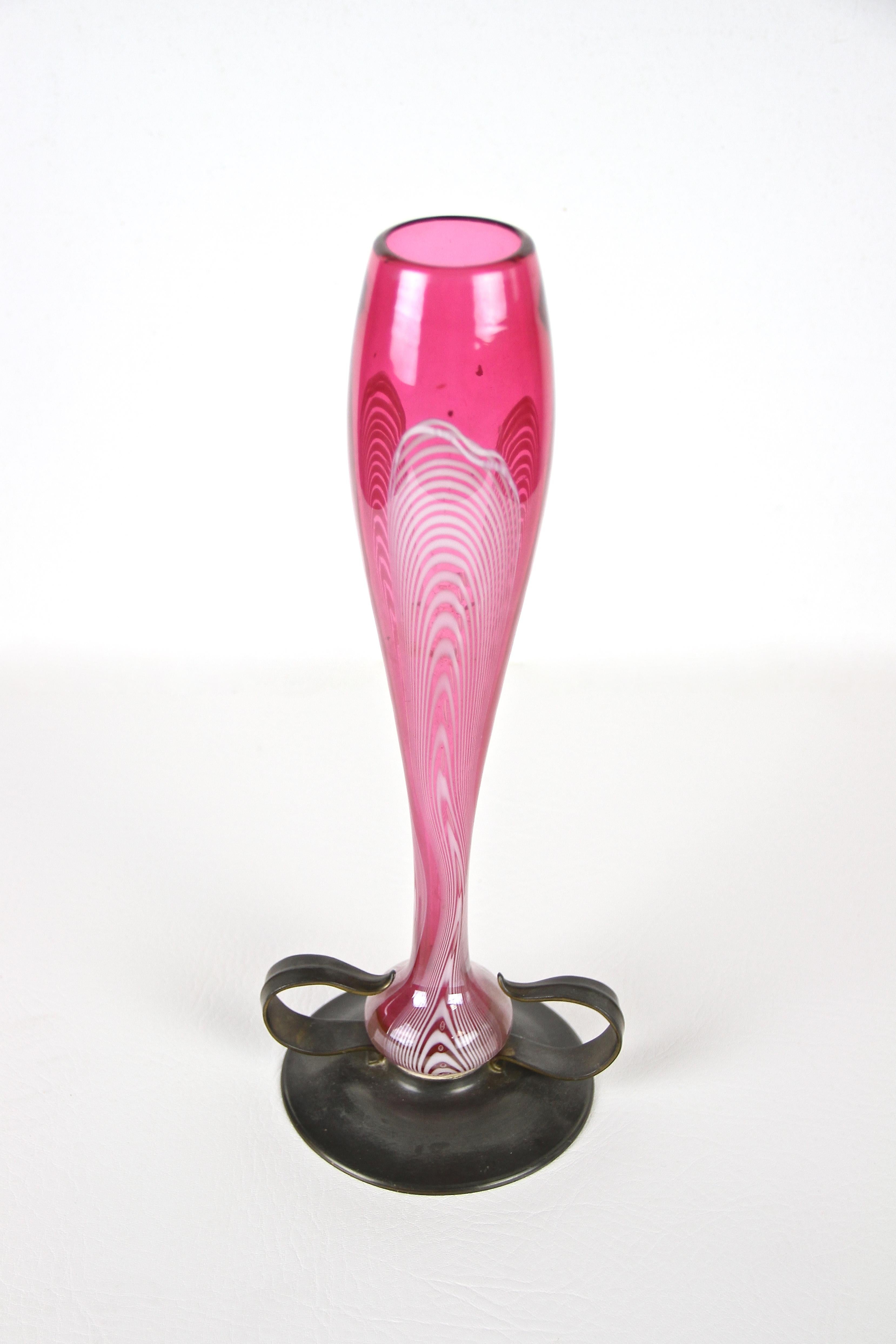Art Nouveau Pink Glass Vase on Brass Stand, Austria circa 1900 In Good Condition In Lichtenberg, AT