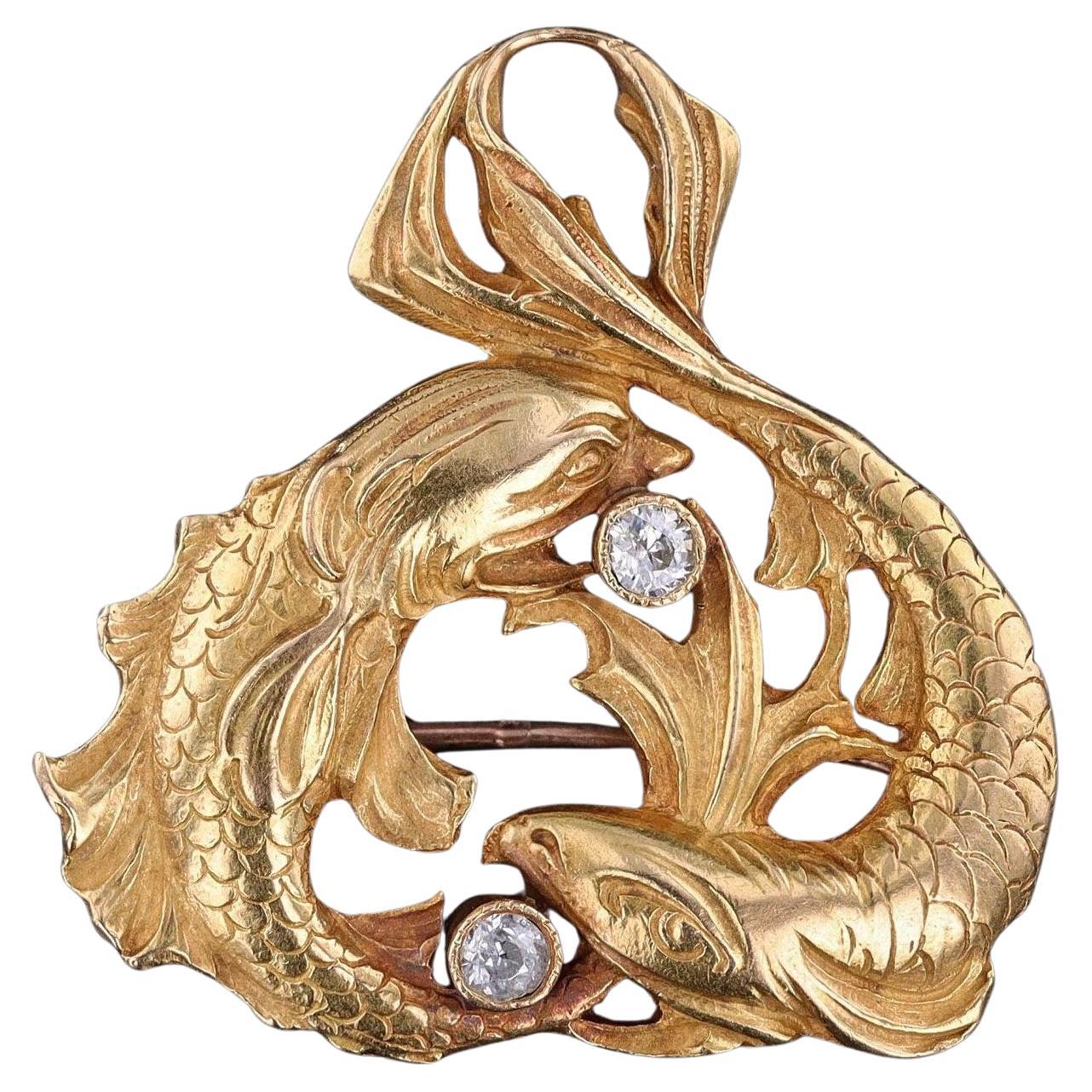 Art Nouveau Pisces Fish Brooch of 18k Gold For Sale