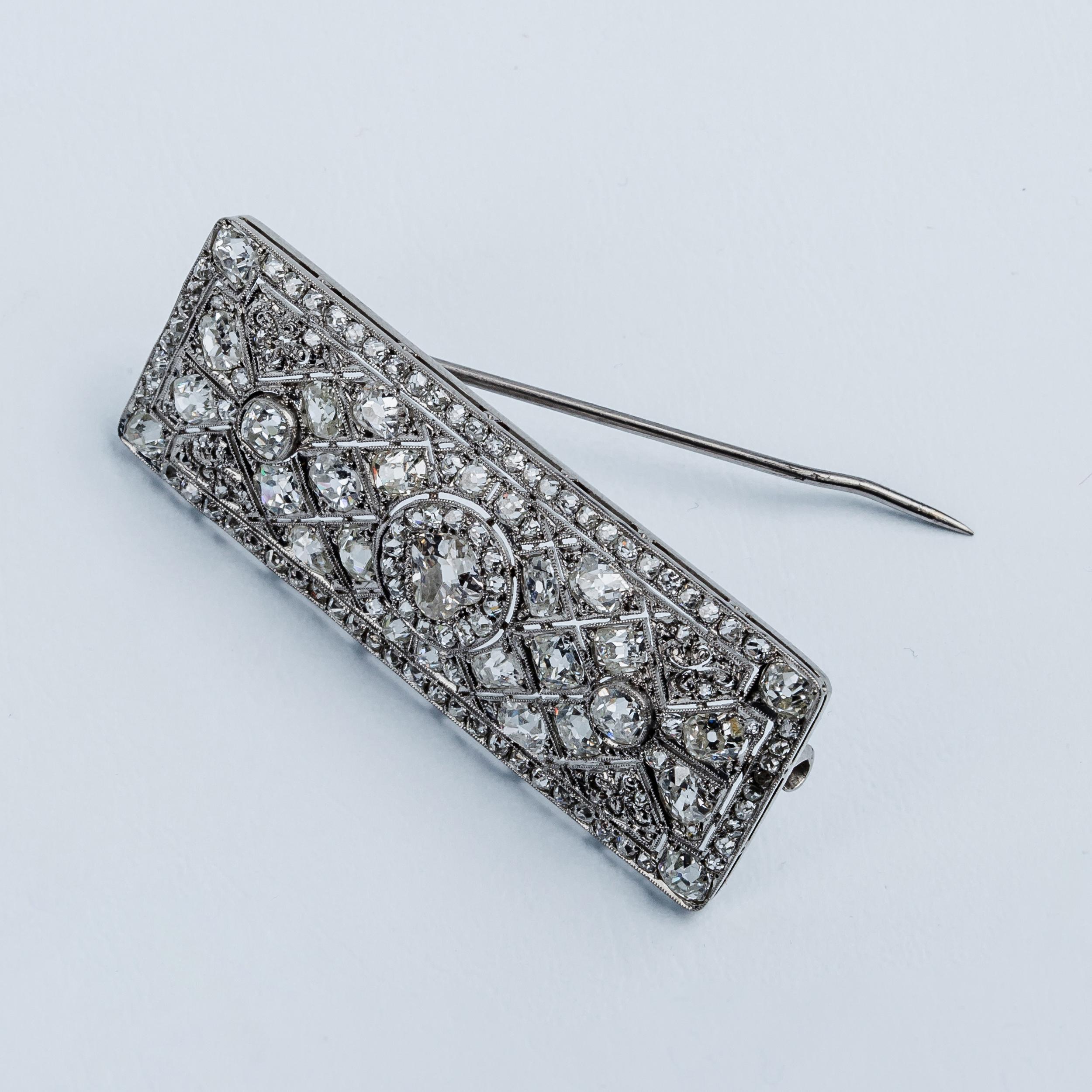 Art Nouveau Platinum Brooch with White Diamonds For Sale 1