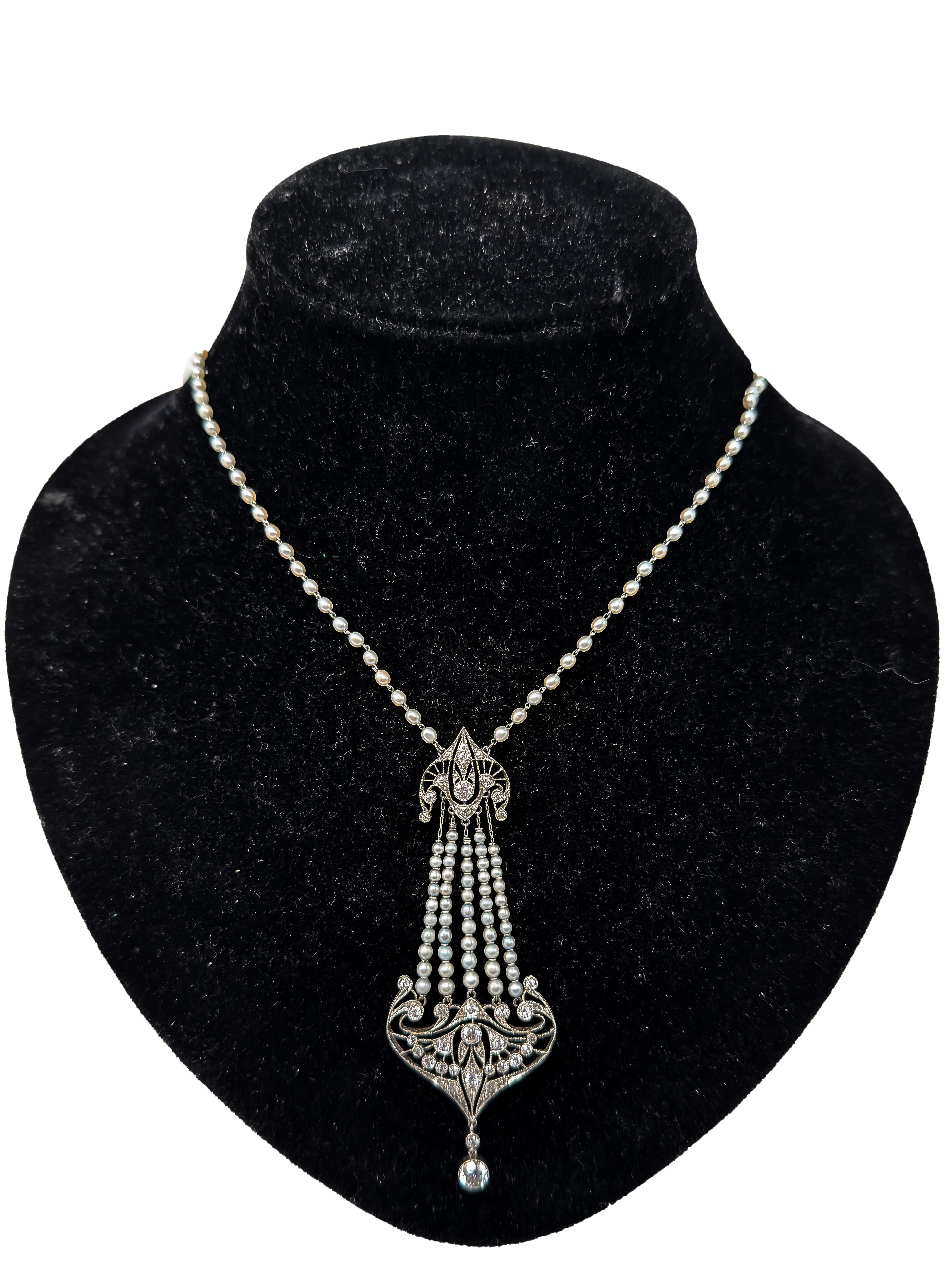 Taglio brillante Collier Art Nouveau in platino con diamanti e perle in vendita