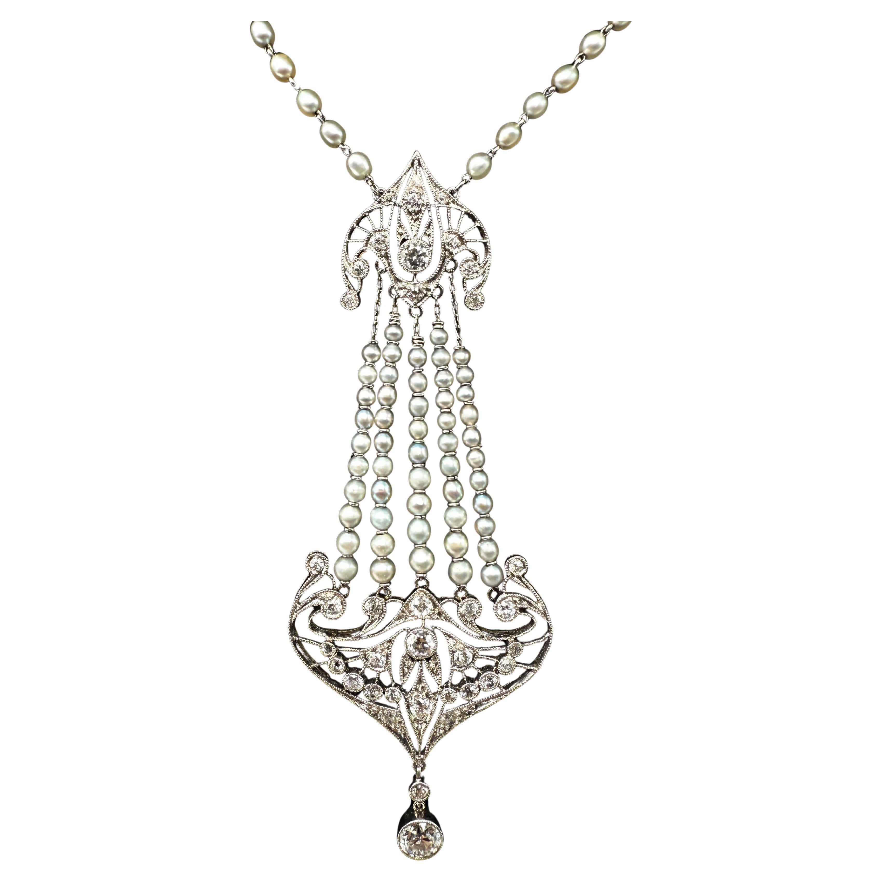 Collier Art Nouveau in platino con diamanti e perle in vendita