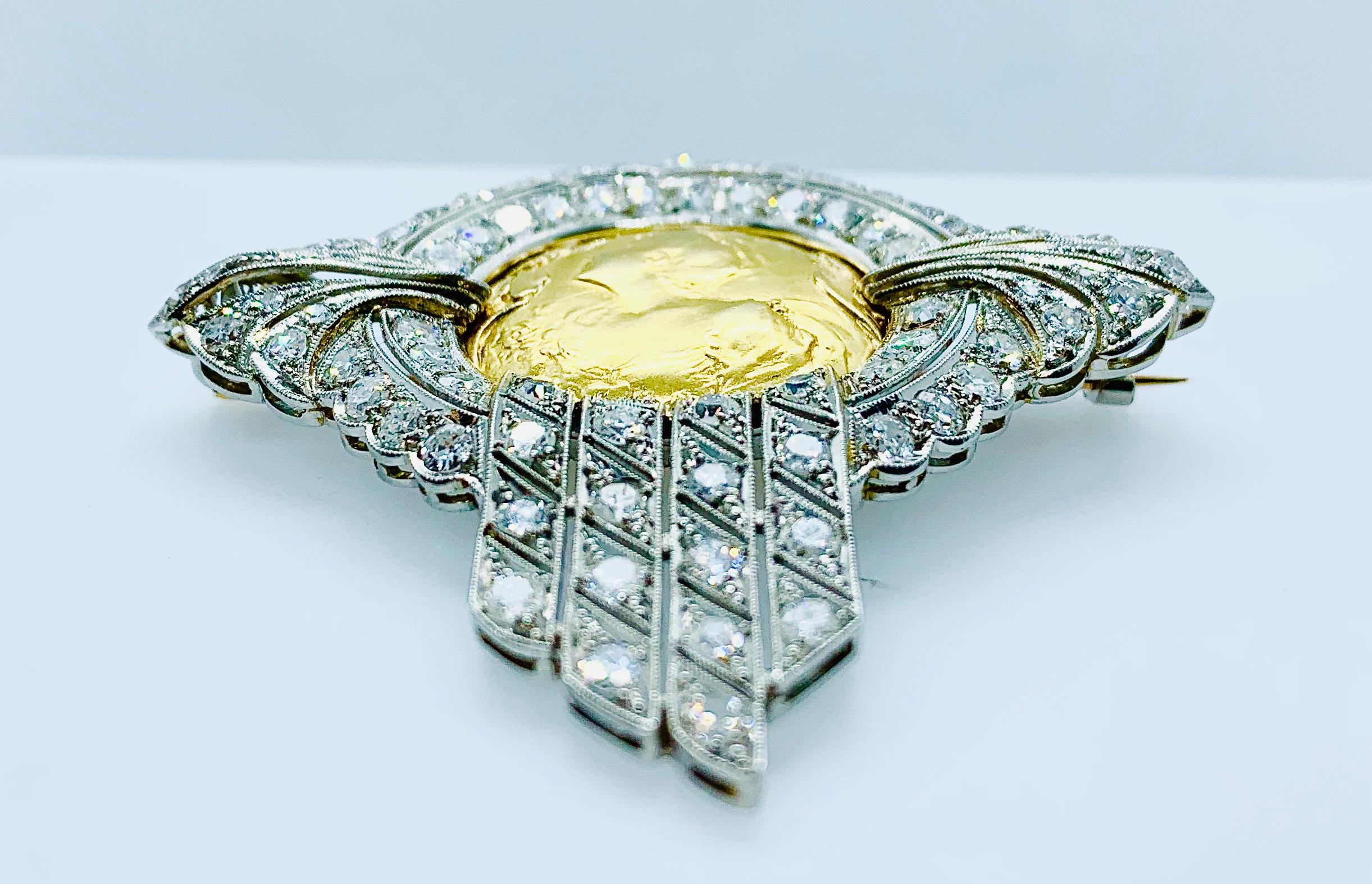 Brosche im Jugendstil aus Platin mit Diamanten und 18 Karat Gelbgold mit Damenprofil (Art nouveau) im Angebot