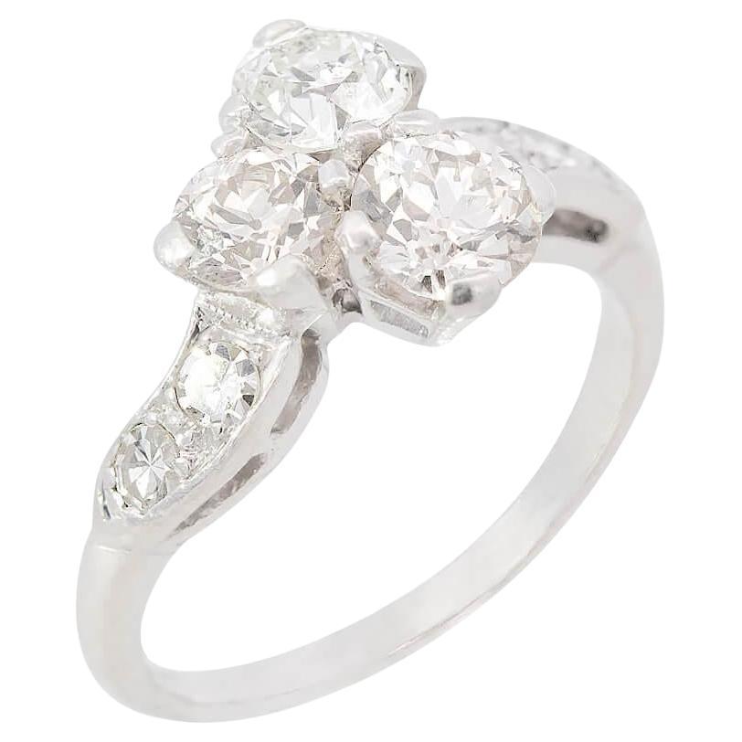 Anello di fidanzamento liberty in platino con diamante a trifoglio in vendita