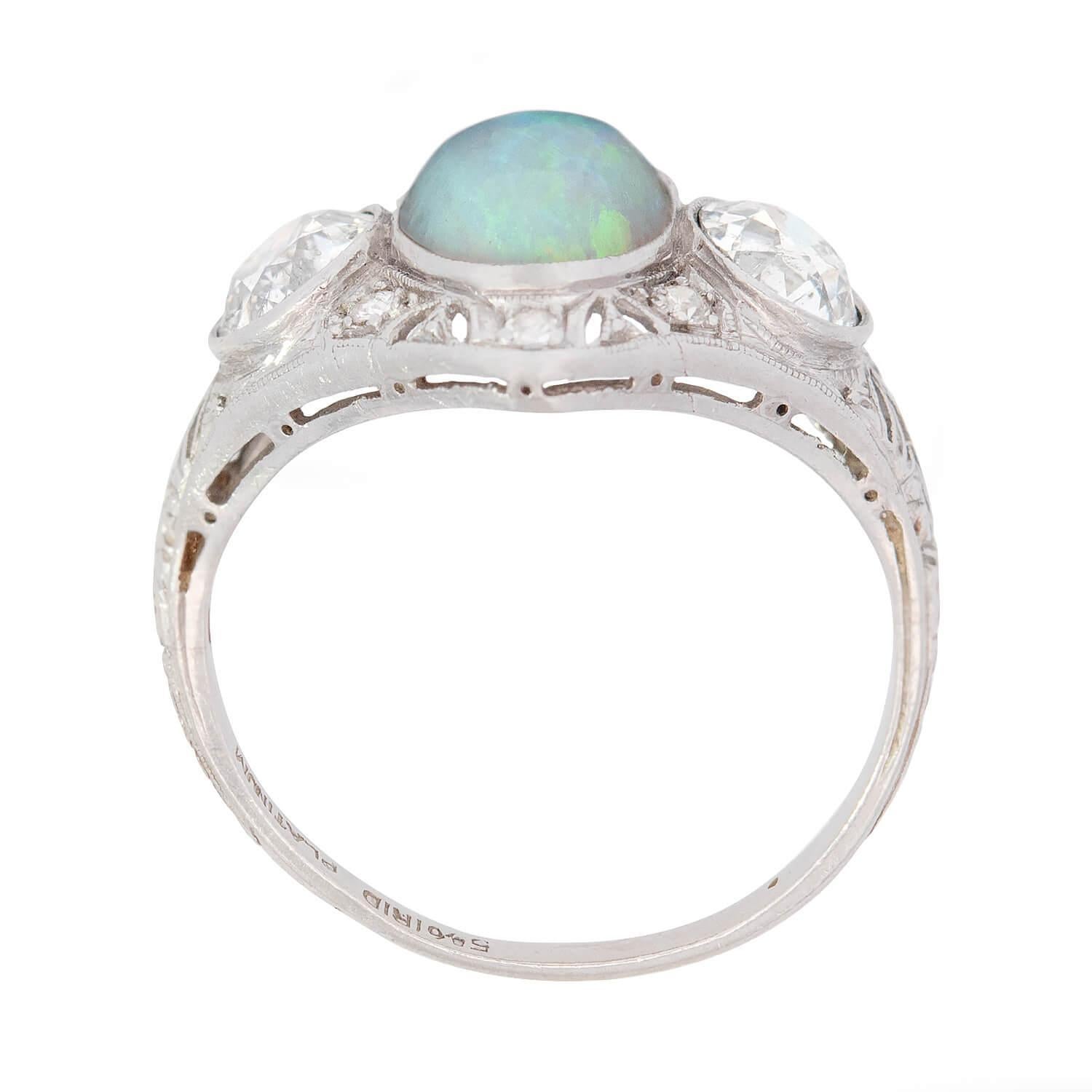 Jugendstil Platin Opal und Diamant Filigraner Ring (Cabochon) im Angebot