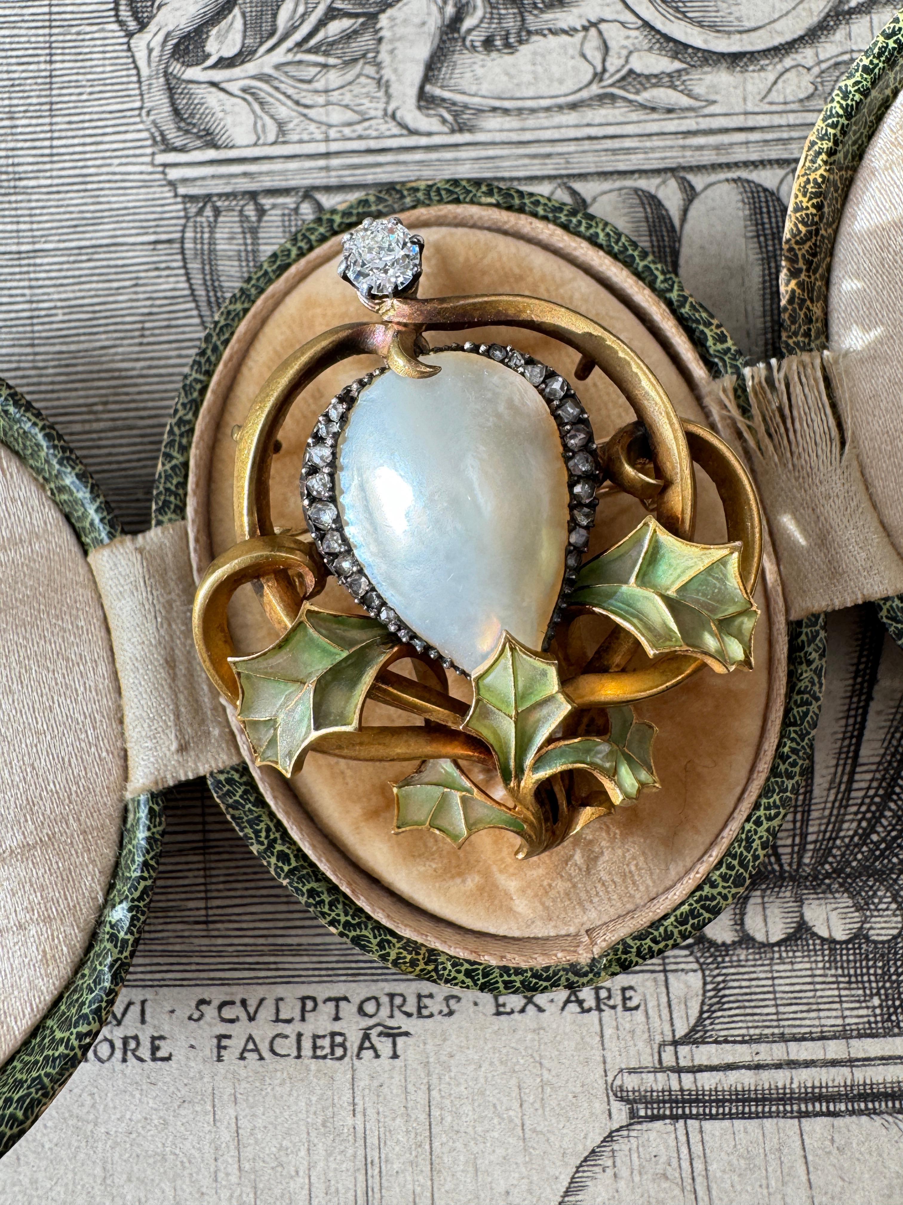 This exceptional Art Nouveau pendant-brooch is a testament to the era’s mastery of nature-inspired design and unparalleled craftsmanship. At its heart lies a luminous natural blister pearl, crowned by a sparkling European-cut diamond, and encircled