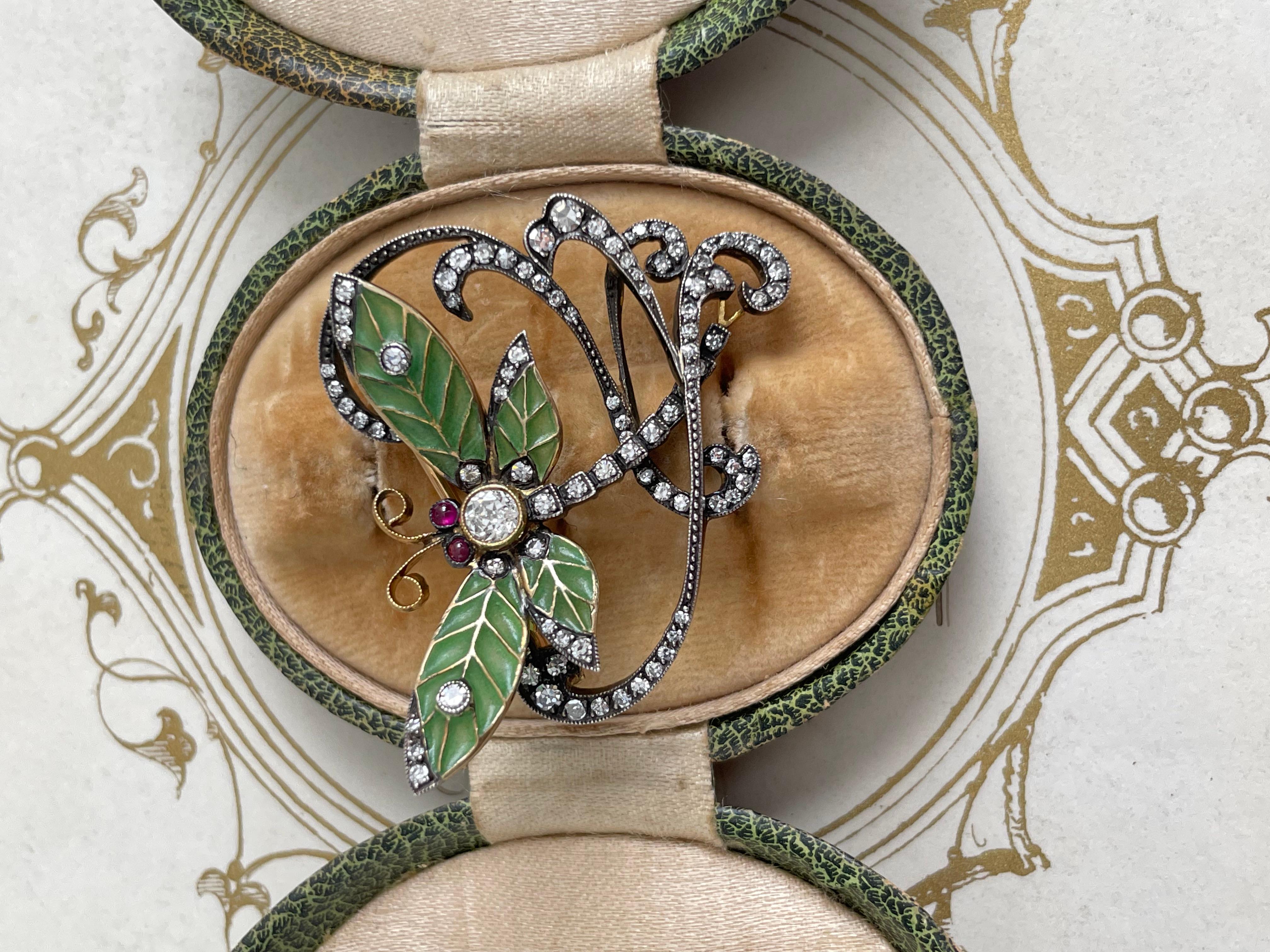 Art Nouveau Plique a Jour Enamel and Diamond Dragonfly Brooch In Good Condition In Hummelstown, PA