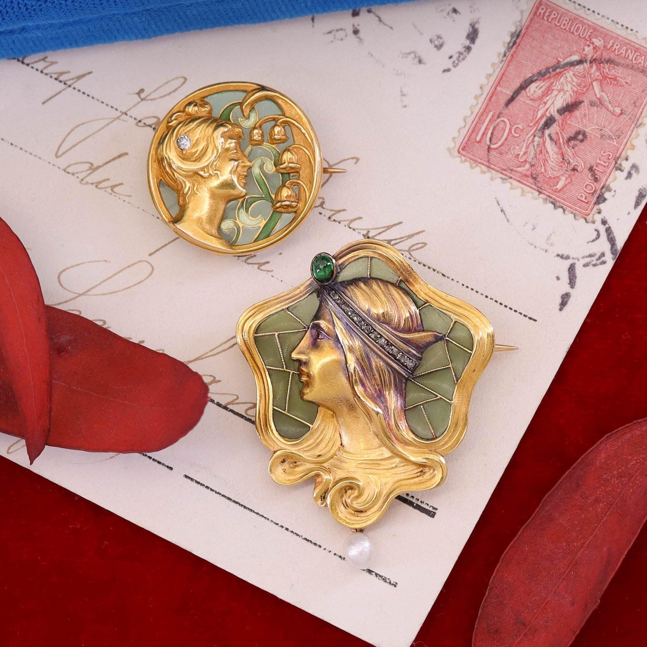 Art Nouveau Plique a Jour Broche Esmaltado Mujer de Oro de 14k Cabujón en venta