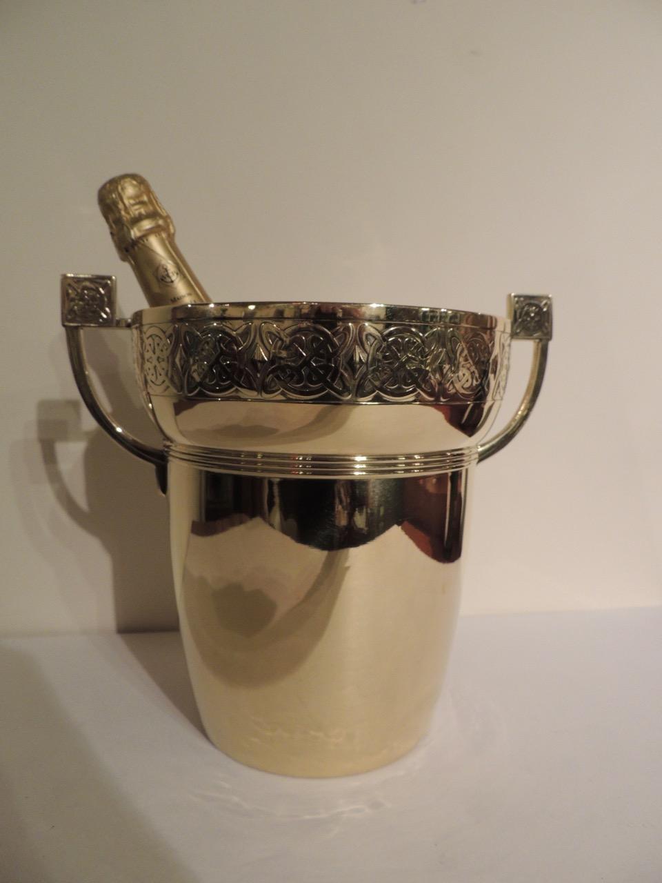 Art Nouveau Champagne Bucket of exceptional quality in polished brass. This wine cooler has a lovely shape that billows at the top and has a pressed Jugendstil/Nouveau design embellishing the edge. “Trophy” handles add to the style. This piece