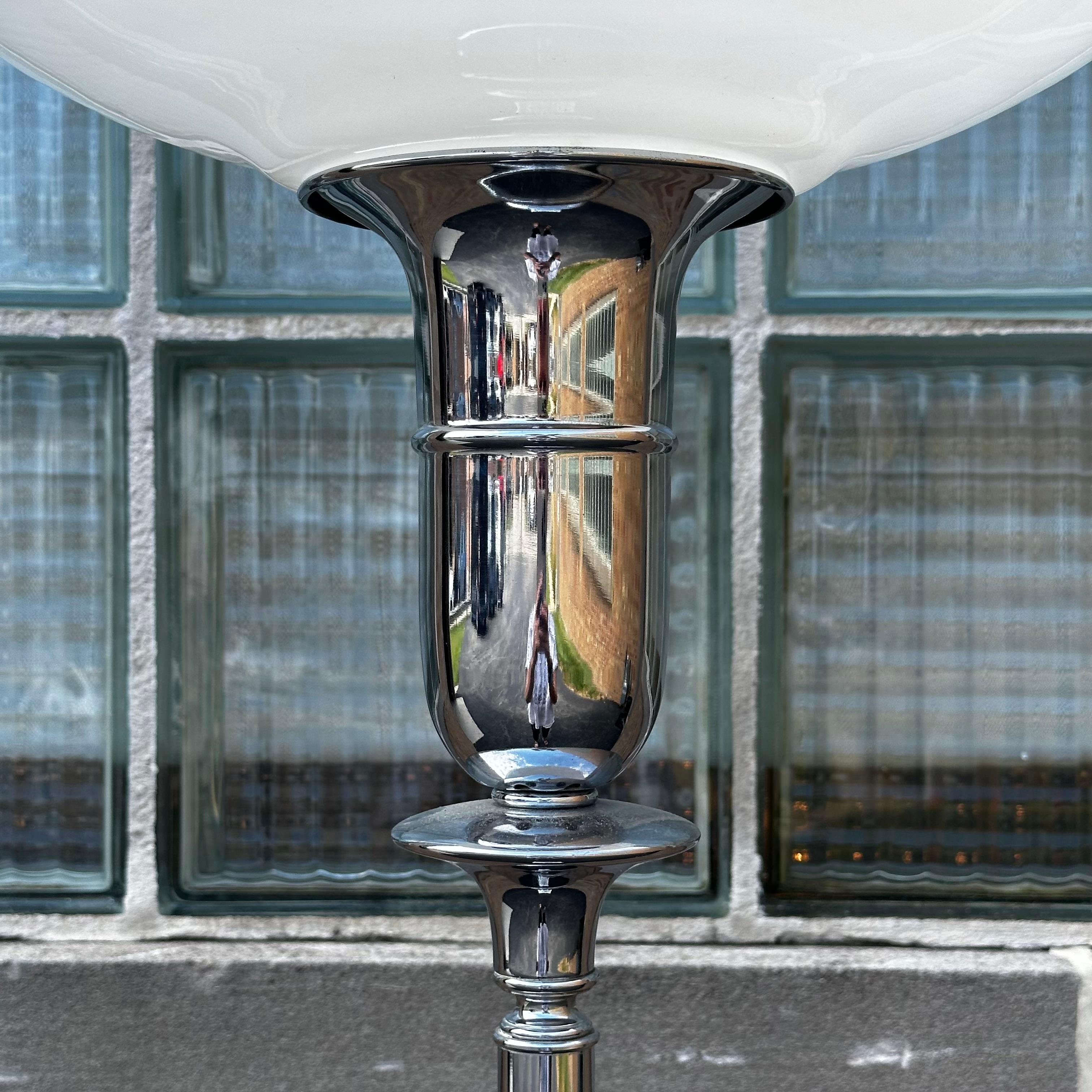 Poli Torchère Art Nouveau chromée polie en vente