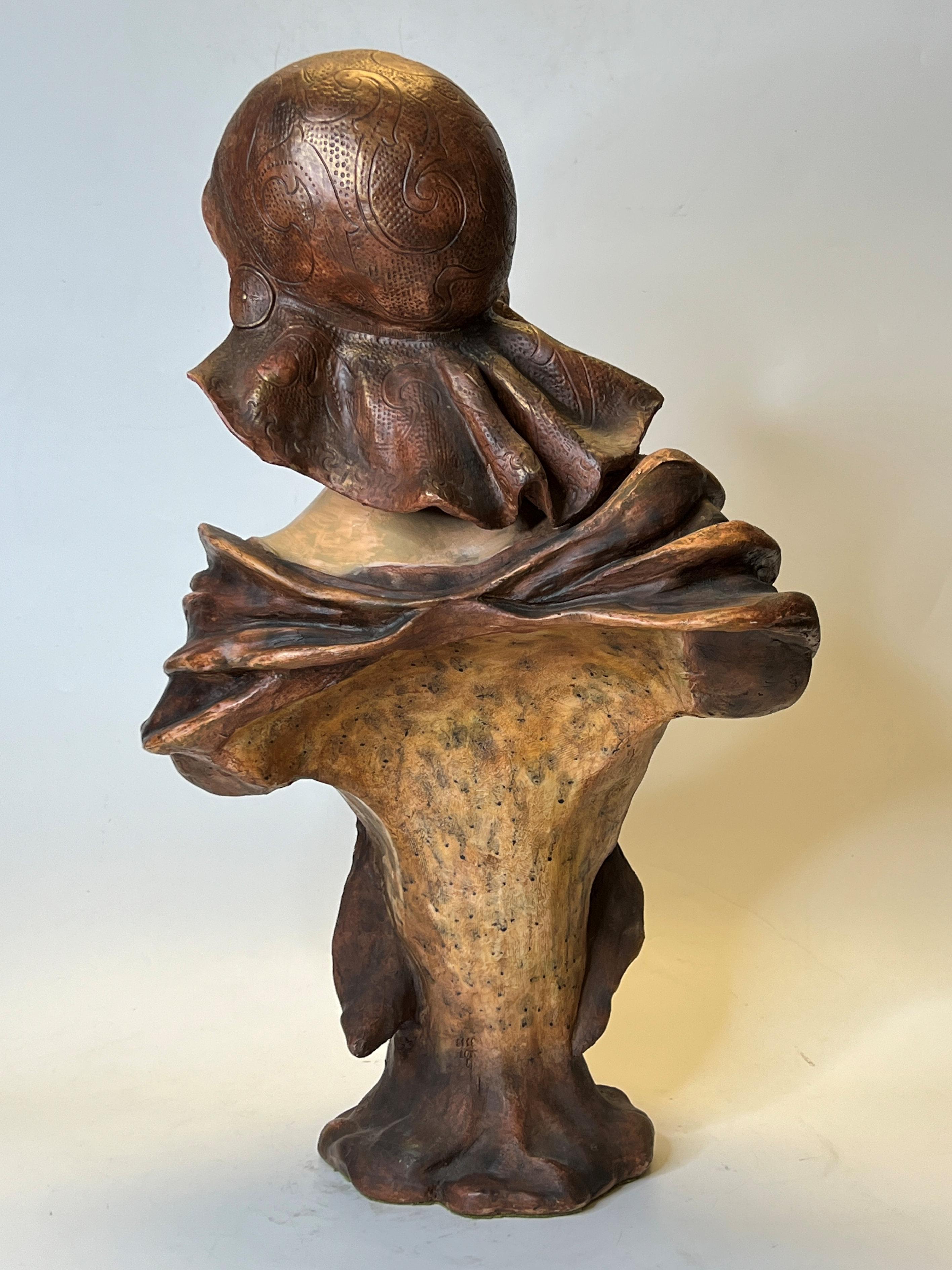 Buste féminin en terre cuite polychrome Art Nouveau signé Nelson en vente 5