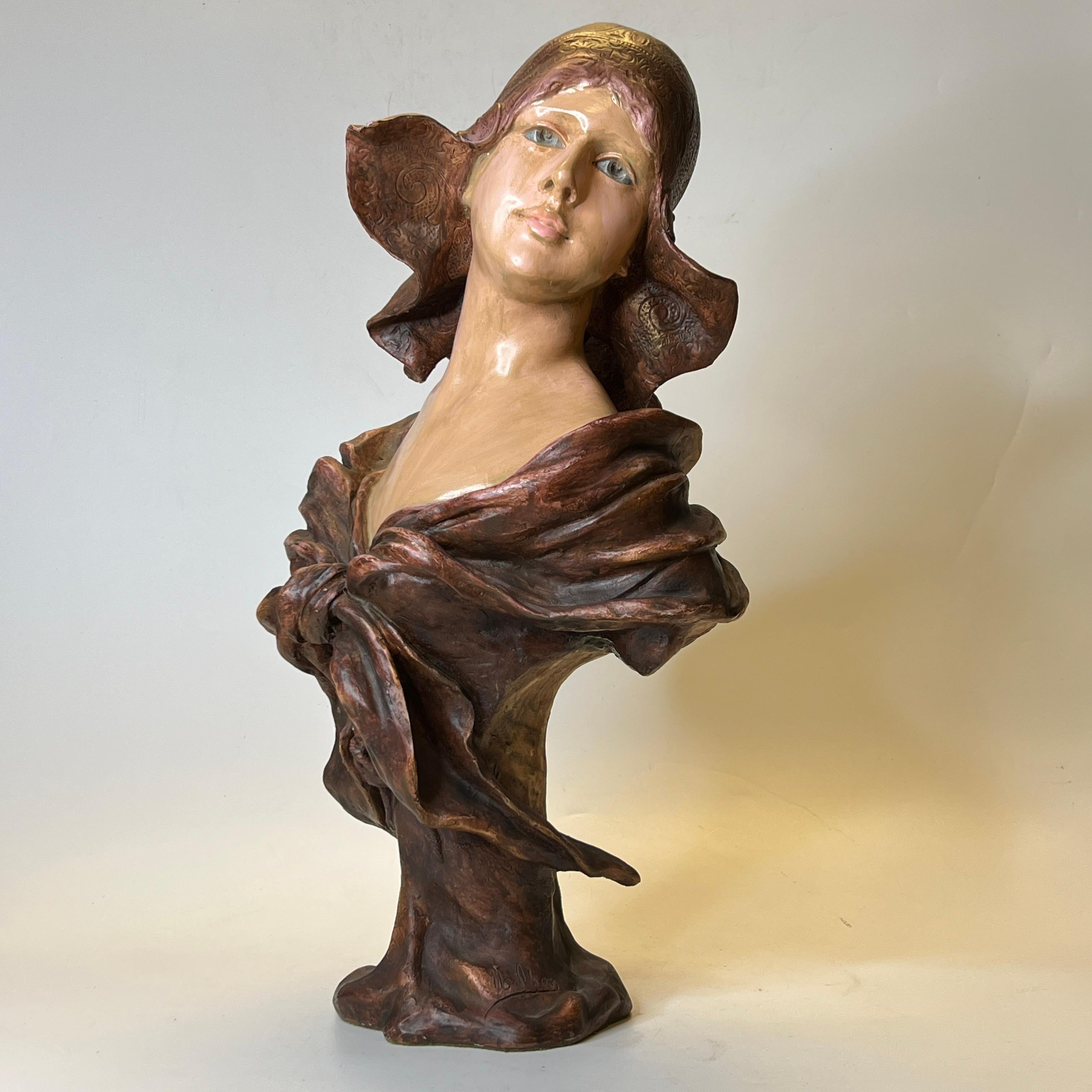 Art nouveau Buste féminin en terre cuite polychrome Art Nouveau signé Nelson en vente