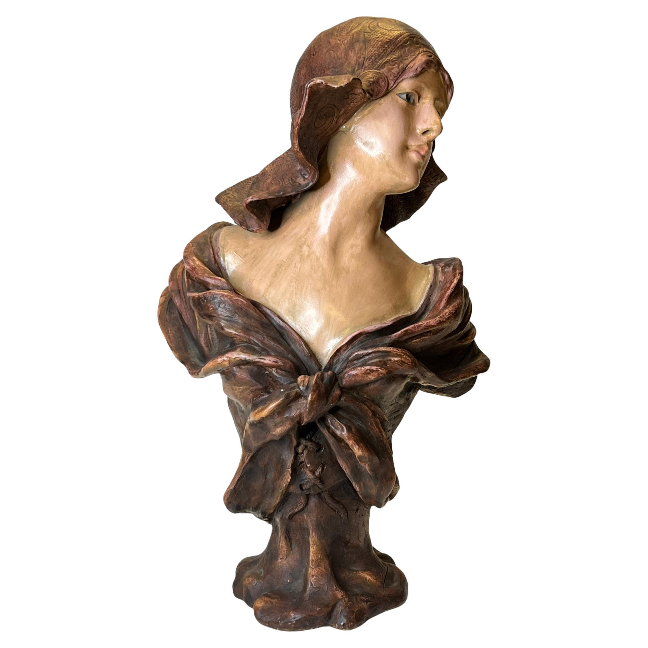 Buste féminin en terre cuite polychrome Art Nouveau signé Nelson en vente