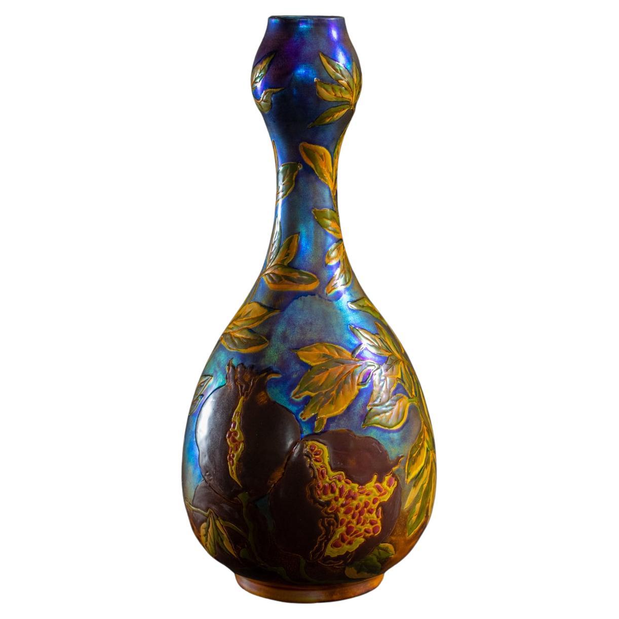 Vaso di melograni in stile Art Nouveau di Táde Sikorsky per Zsolnay