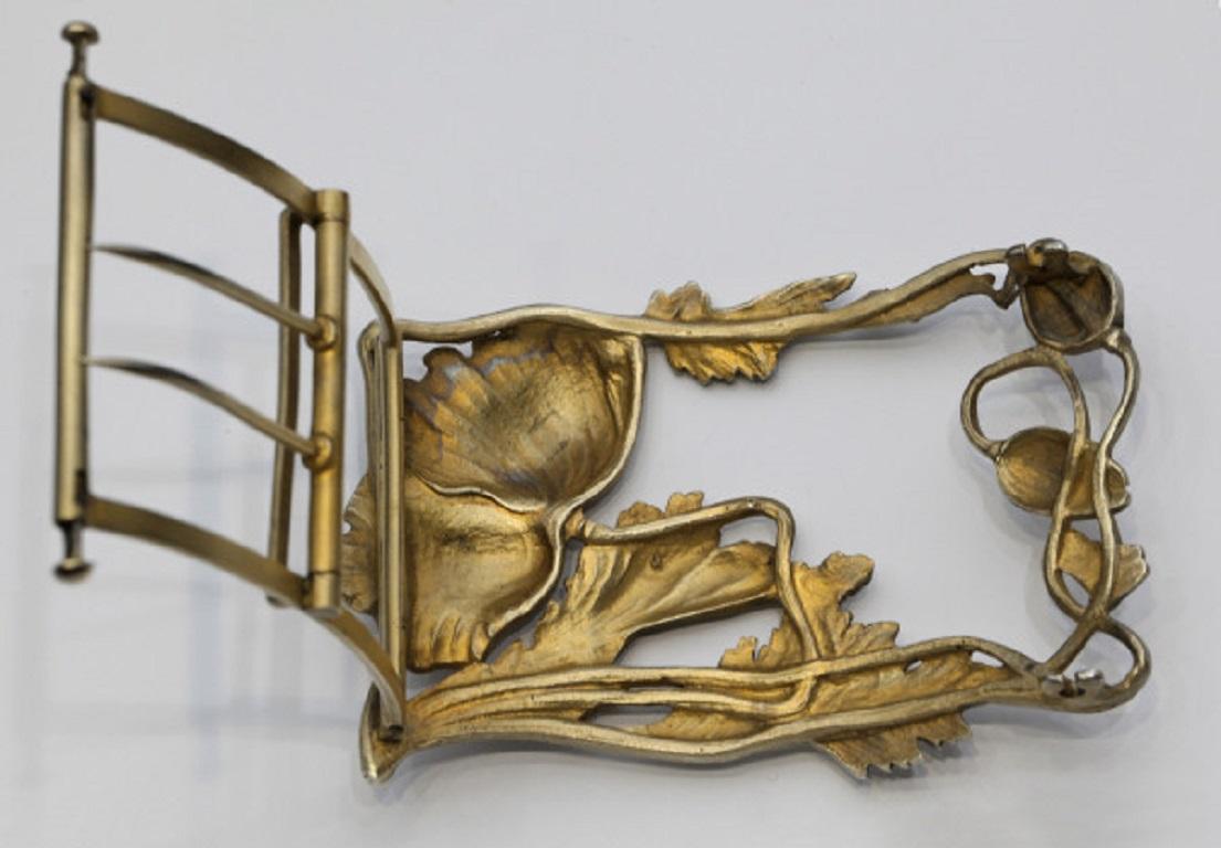 Boucle coquelicot Art Nouveau attribuée à Albert Chambin, argent partiellement doré, vers 1904 Bon état - En vente à London, GB