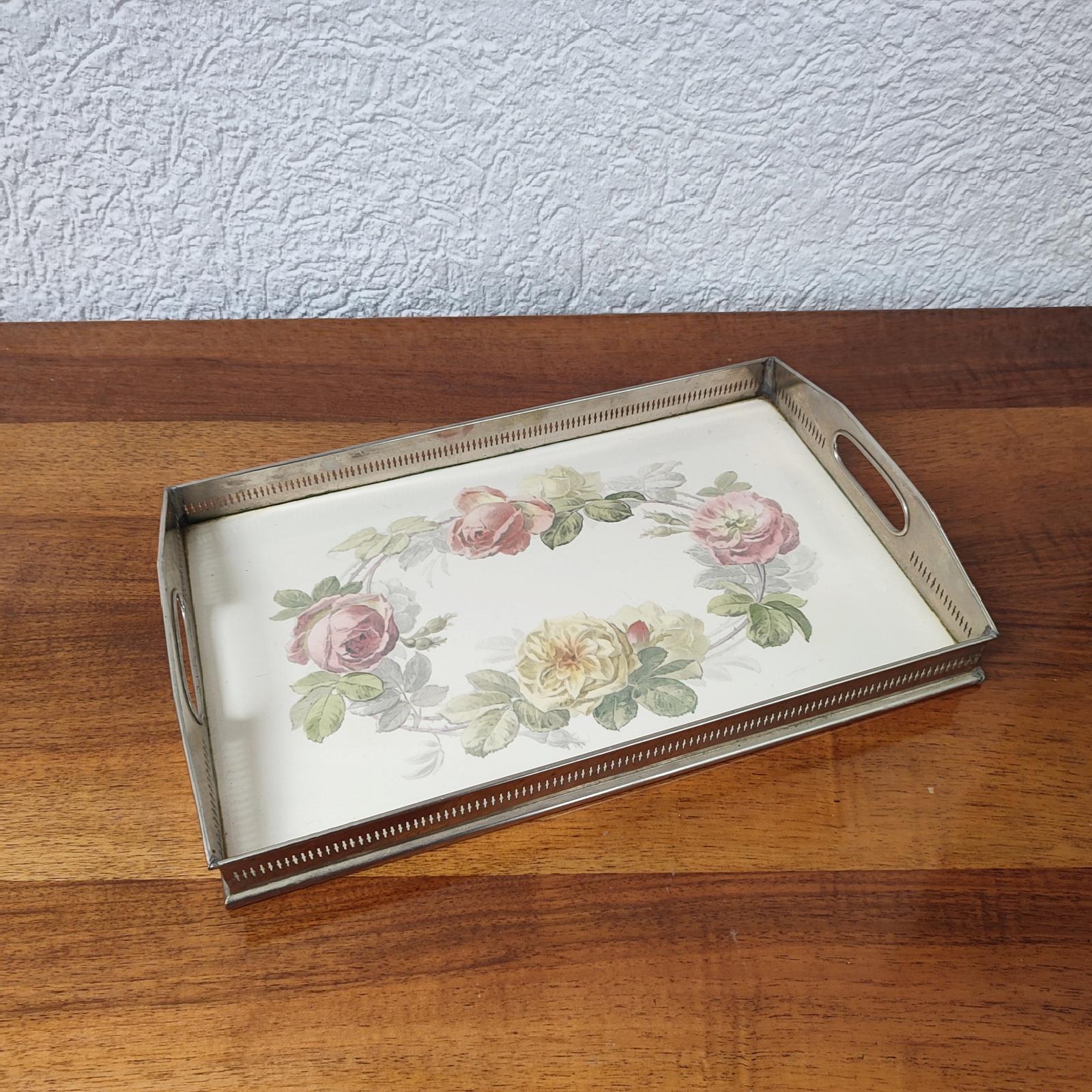 Bandeja Art Nouveau de porcelana y estaño de Villeroy & Boch, Finales S. XIX Alemán en venta