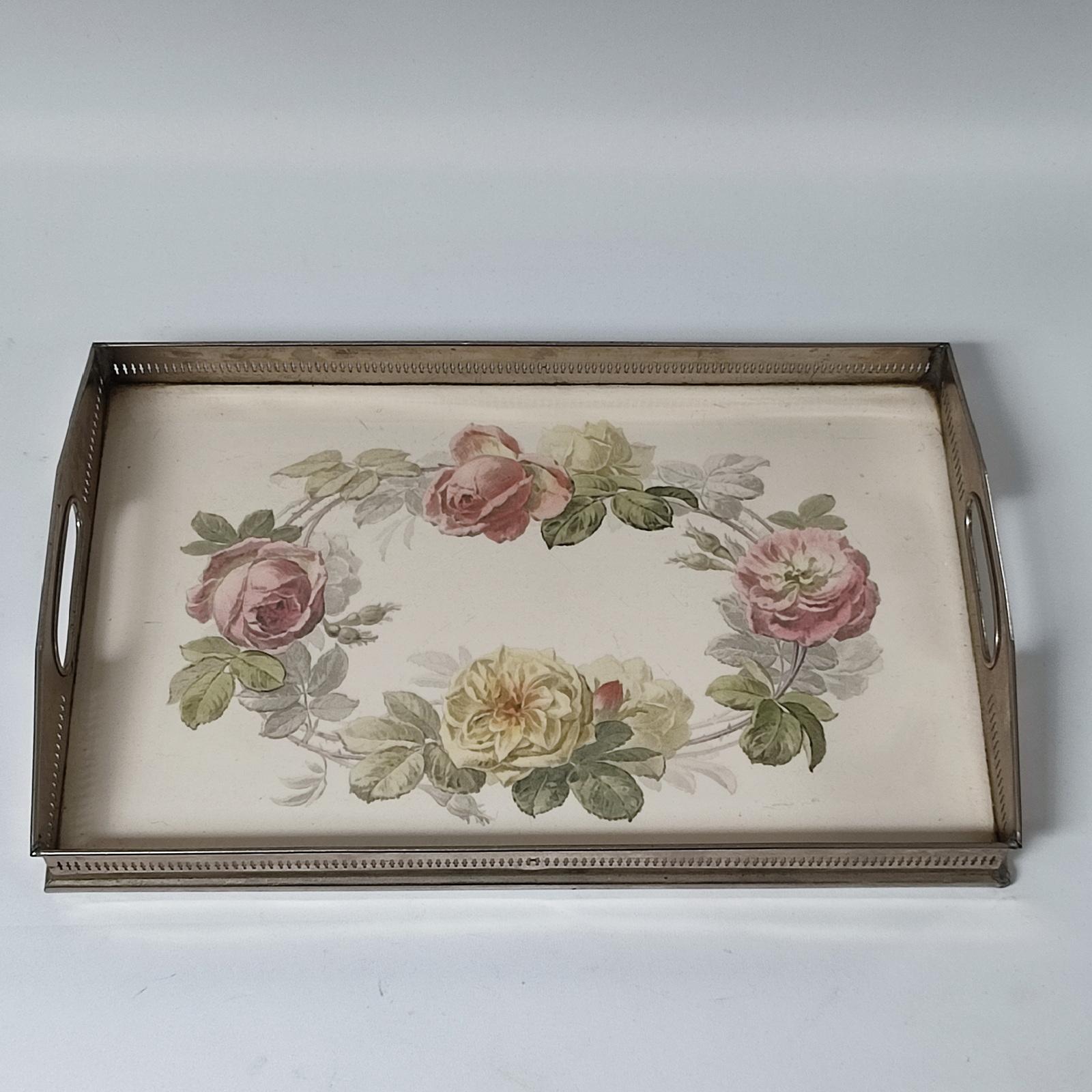 Bandeja Art Nouveau de porcelana y estaño de Villeroy & Boch, Finales S. XIX Fines del siglo XIX en venta