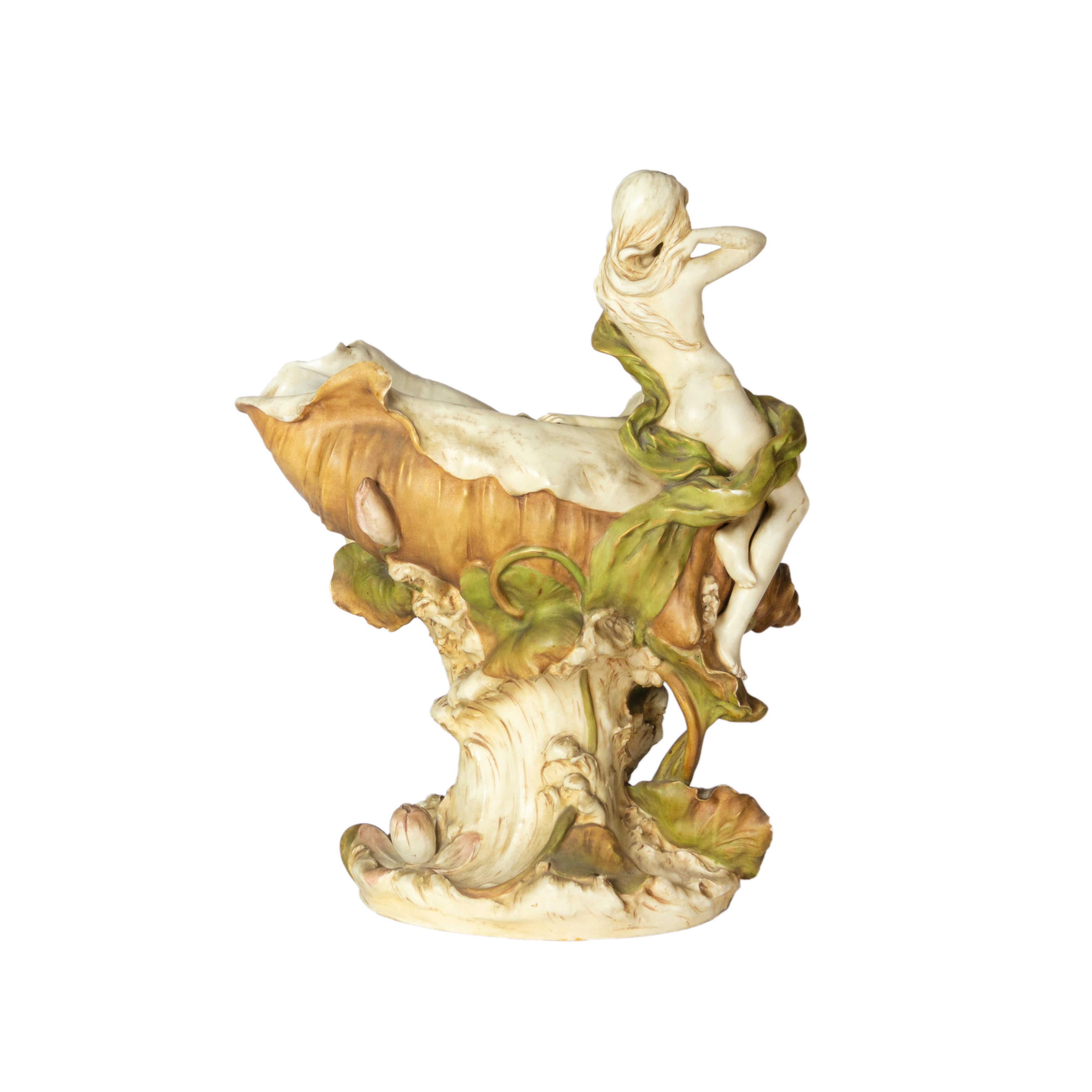 Art nouveau Centre de table Art Nouveau avec nymphes par Royal Dux Bohemia, années 1900 en vente