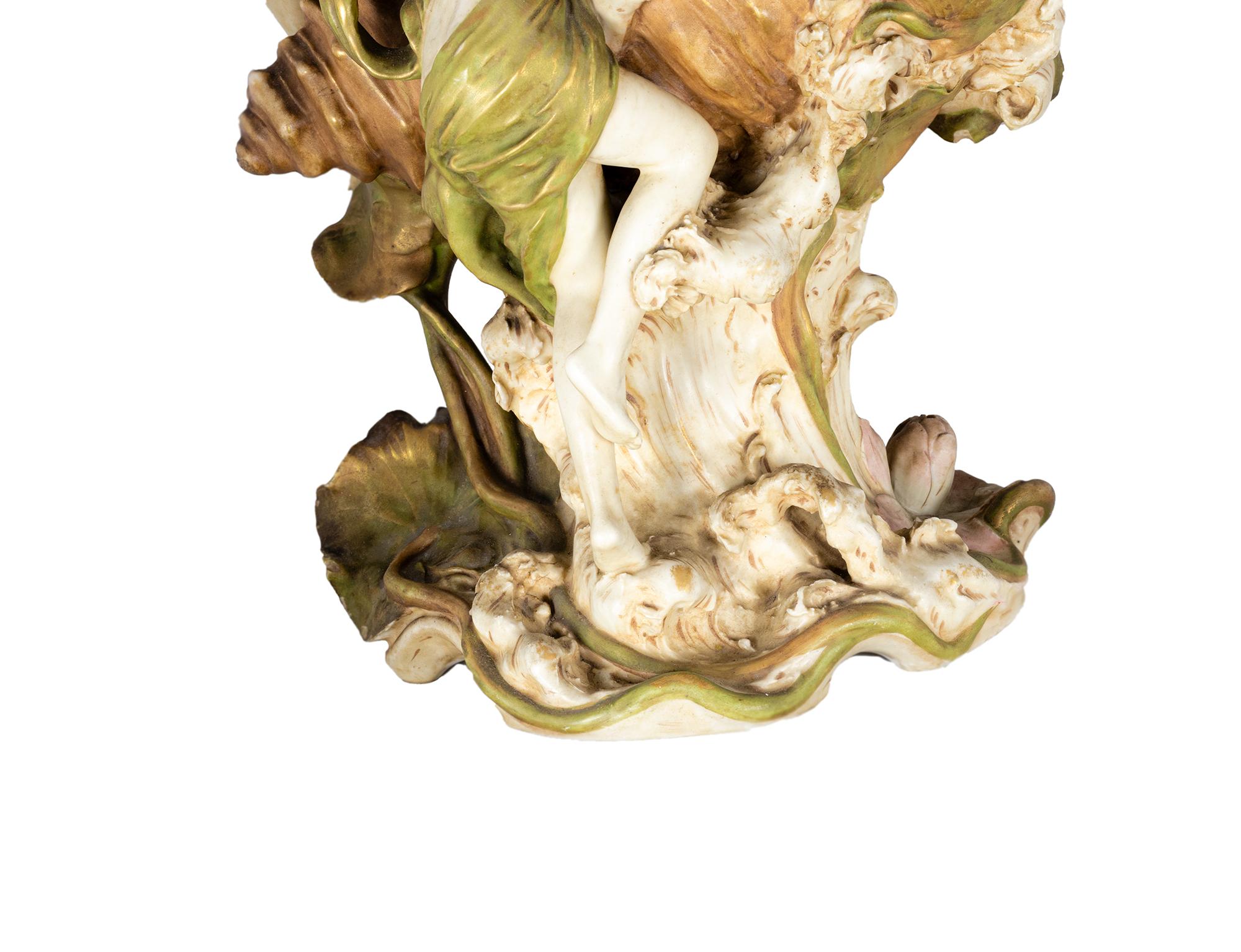 Ceco Centrotavola in porcellana Art Nouveau con ninfe di Royal Dux Bohemia, 1900 in vendita