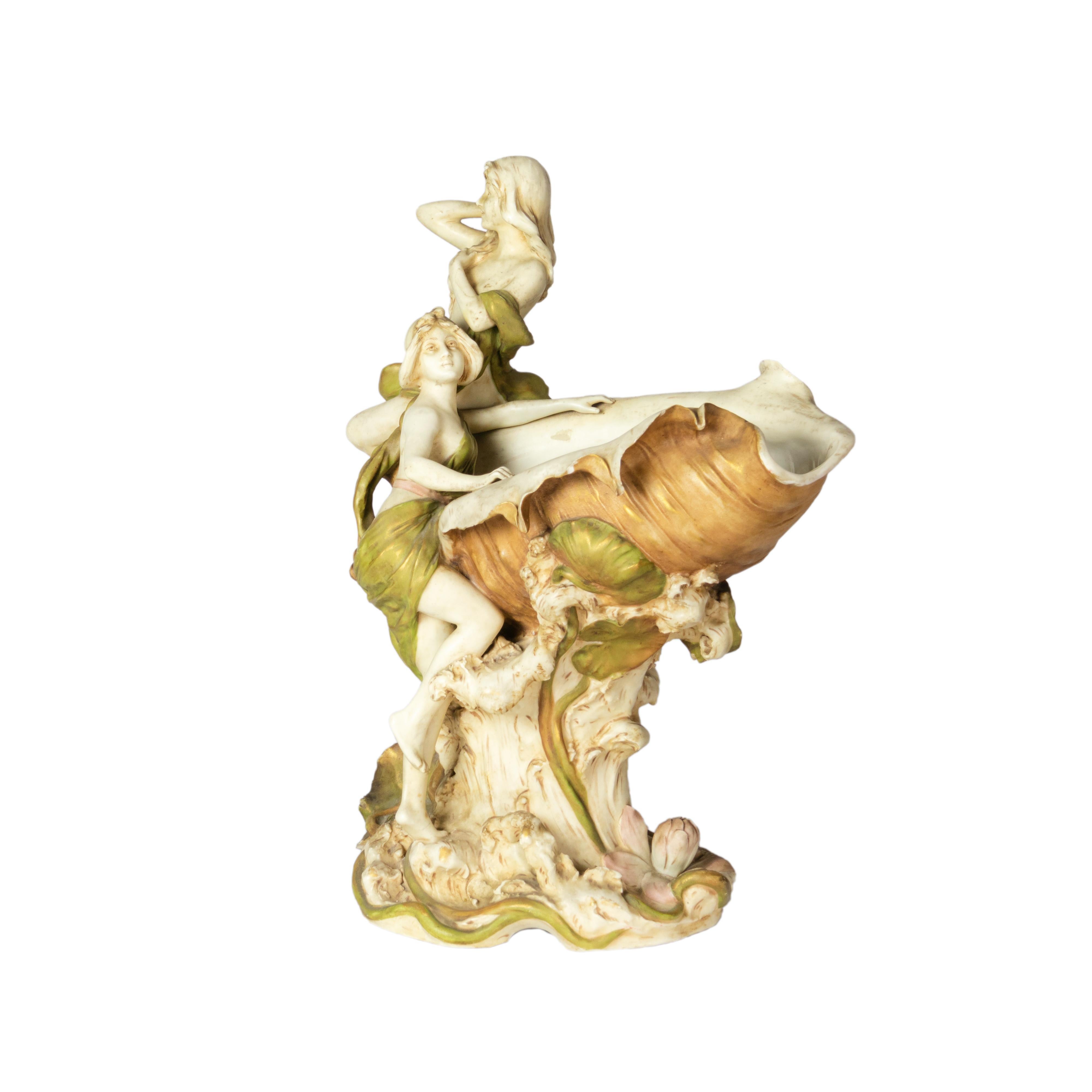 Tchèque Centre de table Art Nouveau avec nymphes par Royal Dux Bohemia, années 1900 en vente
