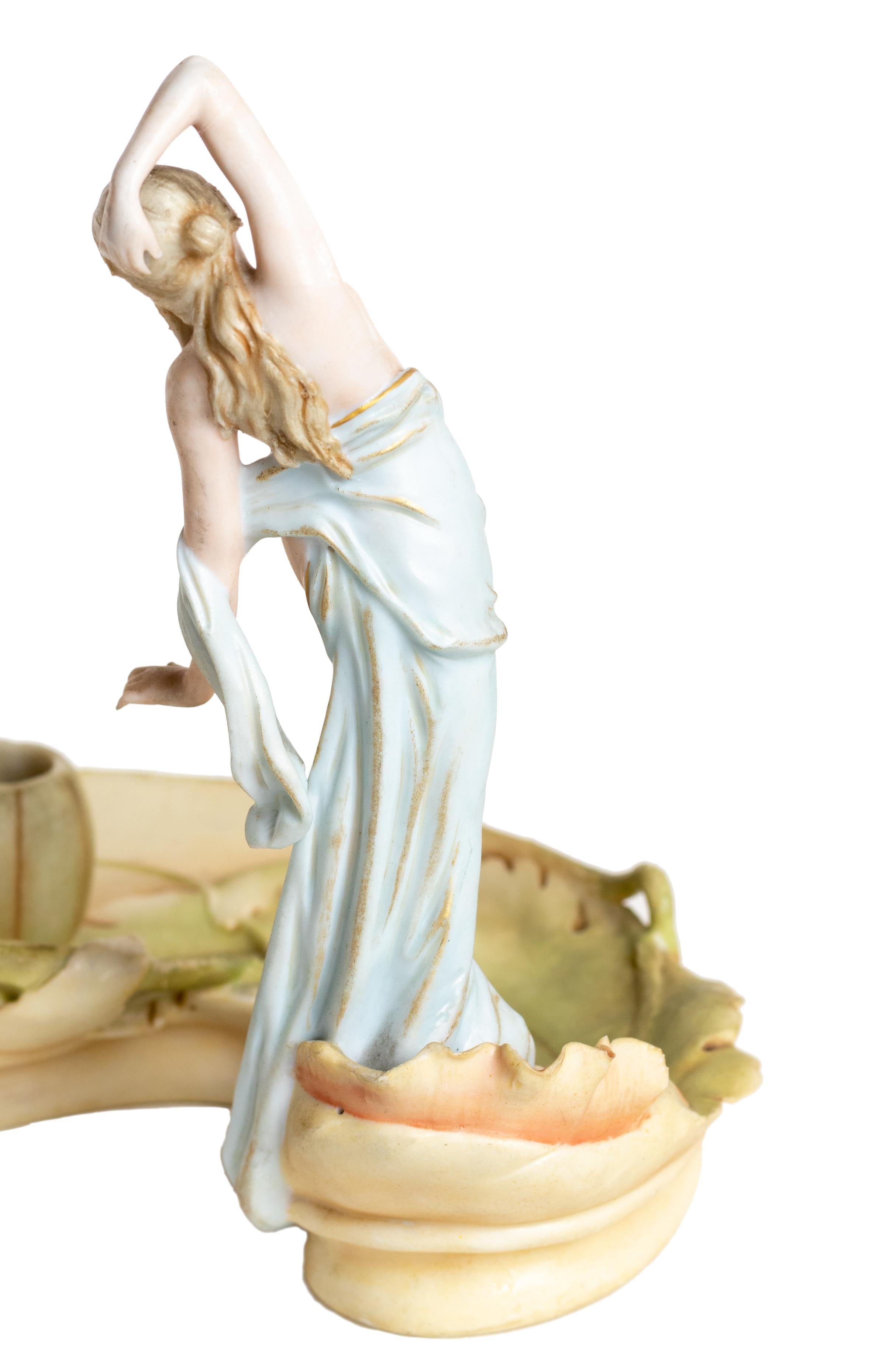 Art Nouveau Porcelain Inkwell With Venus and Water Lily, 19th Century In Good Condition For Sale In Lisbon, PT