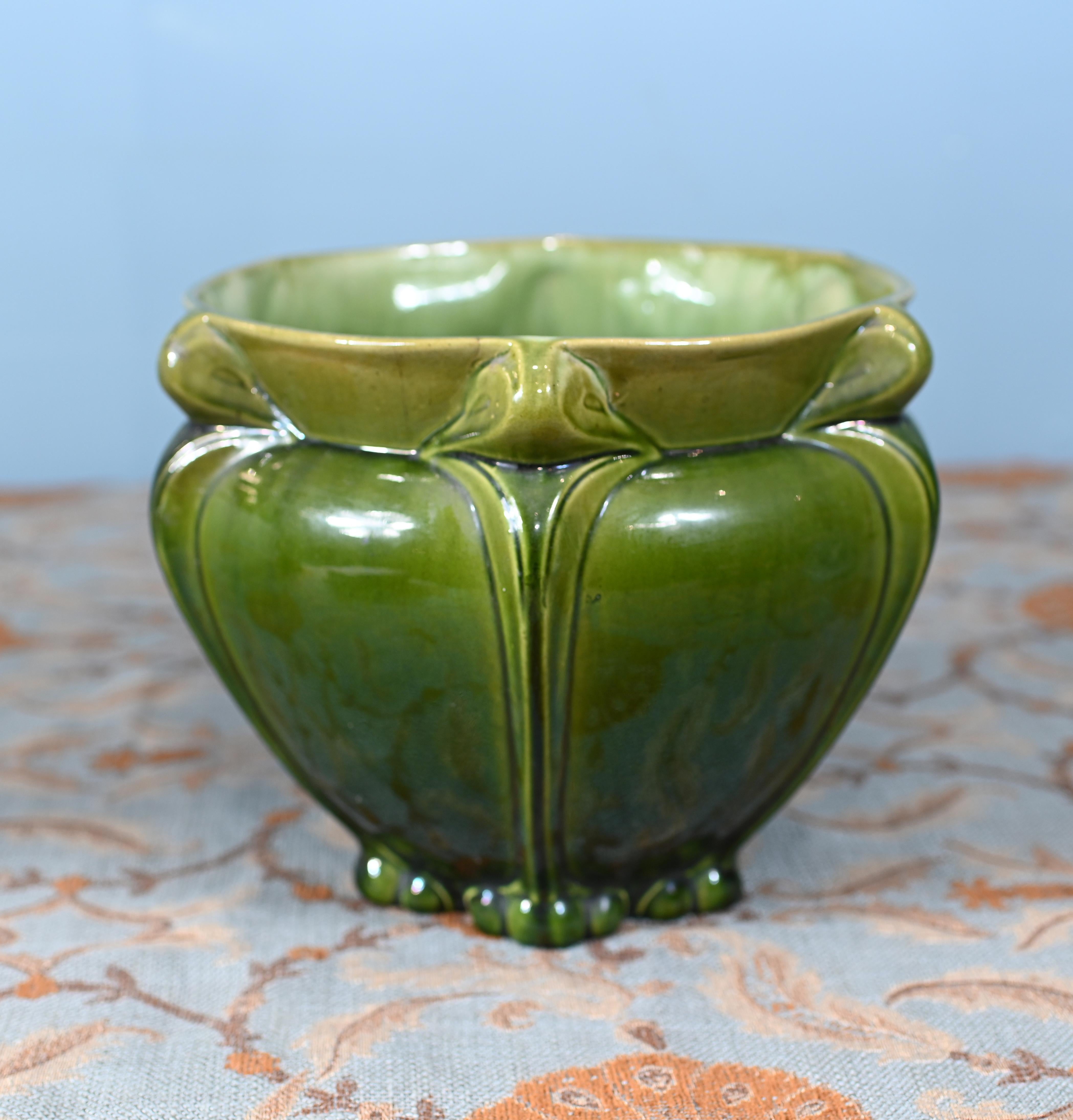 Inizio XX secolo Fioriera in porcellana Art Nouveau Jardiniere in vendita