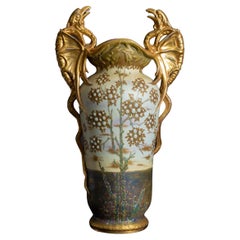 Jugendstil-Vase „Pterodactyl“ von RStK Amphora mit vergoldeten Henkeln, schillernde Glasur