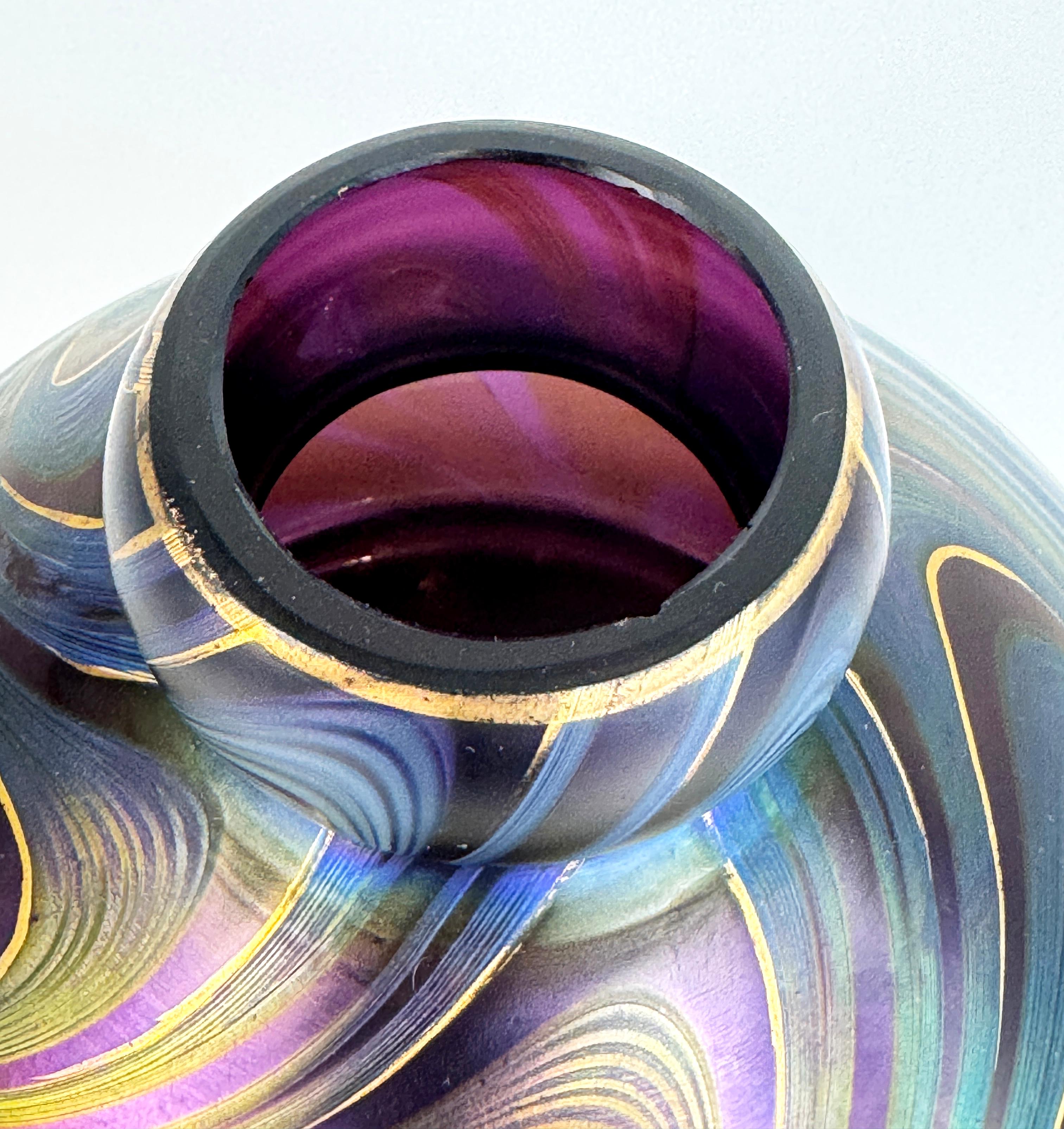 XX secolo Vaso in vetro iridescente con piume tirate in stile Art Nouveau in vendita