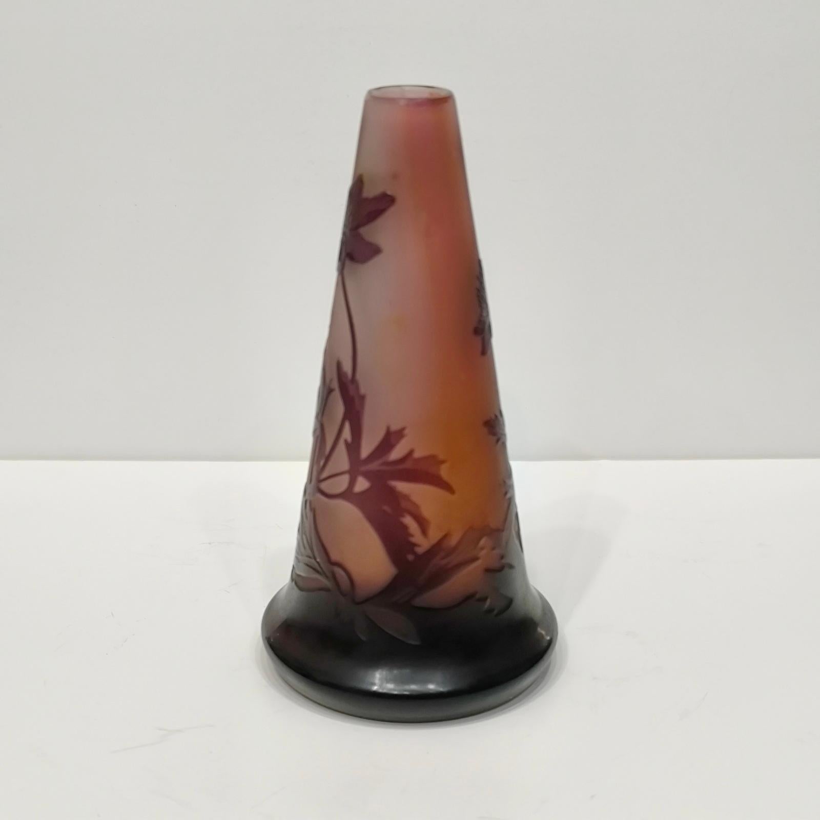 Inizio XX secolo Vaso Art Nouveau Emile Galle Soliflores 'Anémones d'Alpes', Francia, anni '900 in vendita