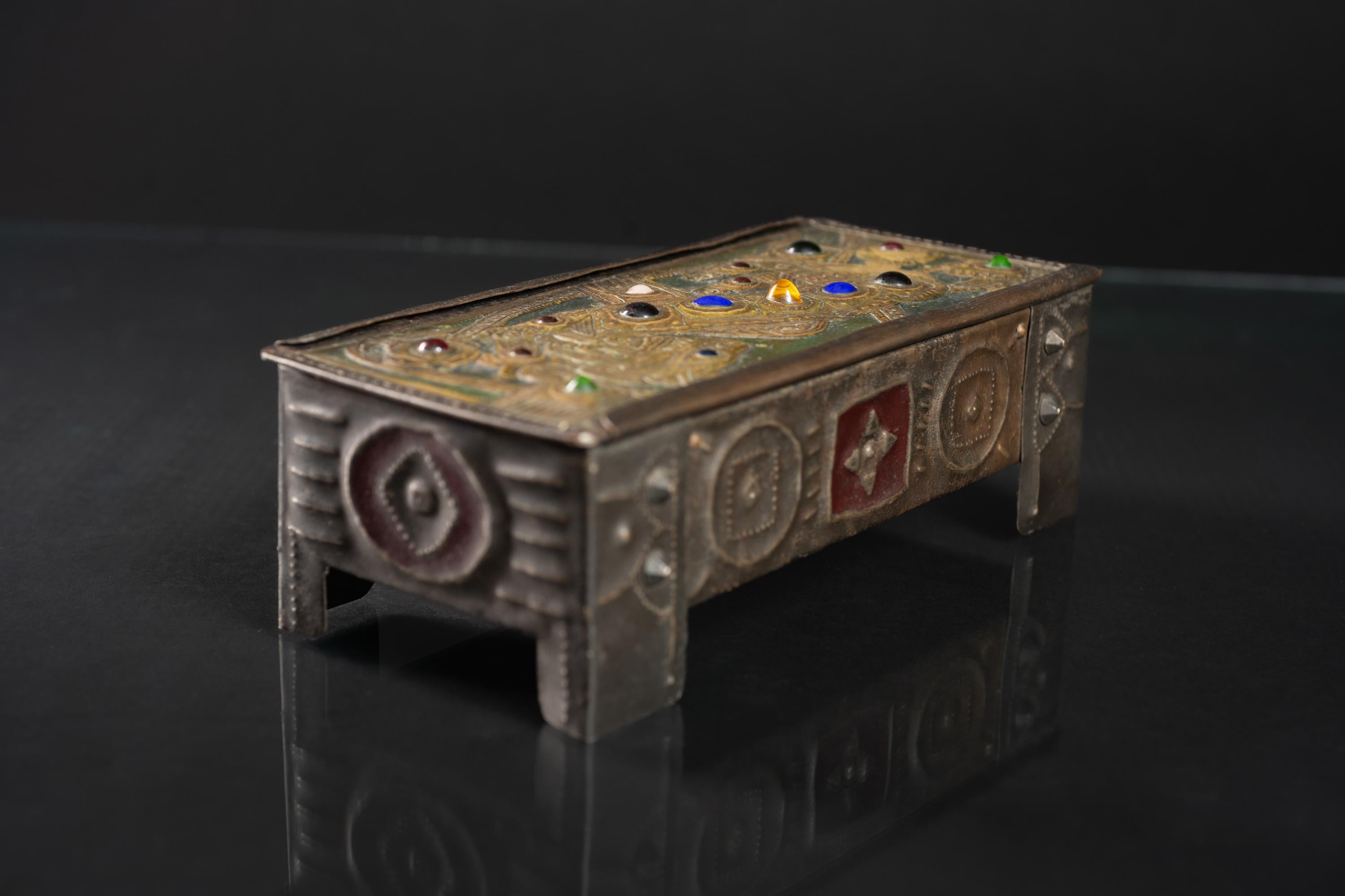 Brass Art Nouveau Regal Lion Repoussé Box by Alfred Daguet For Sale