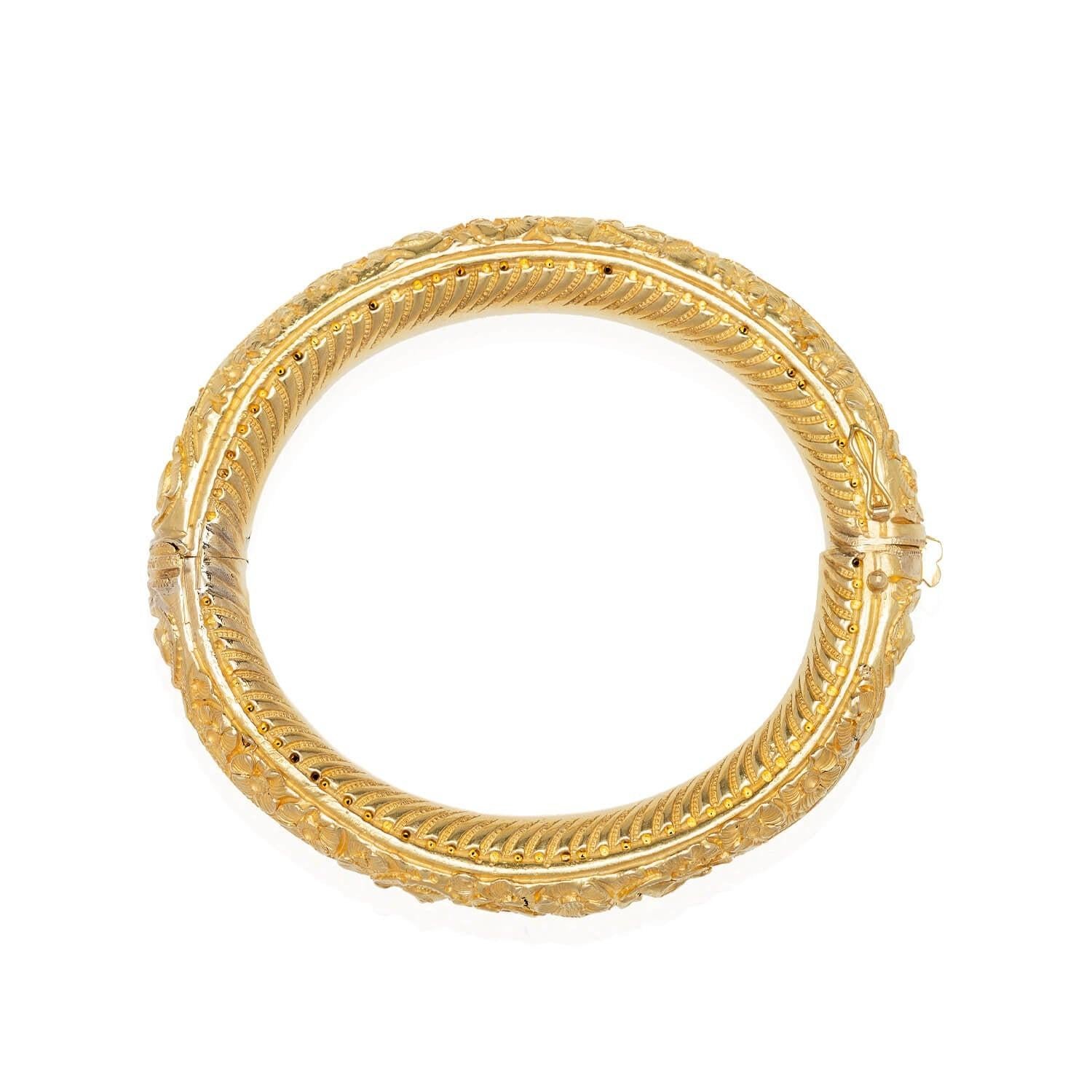 A beautiful bangle bracelet from the Art Nouveau (ca1900s) era! Crafted in vibrant 18kt yellow gold, this bangle bracelet has a gorgeous floral pattern across its surface. The rounded surface features an elegant bouquet of various flowers and an