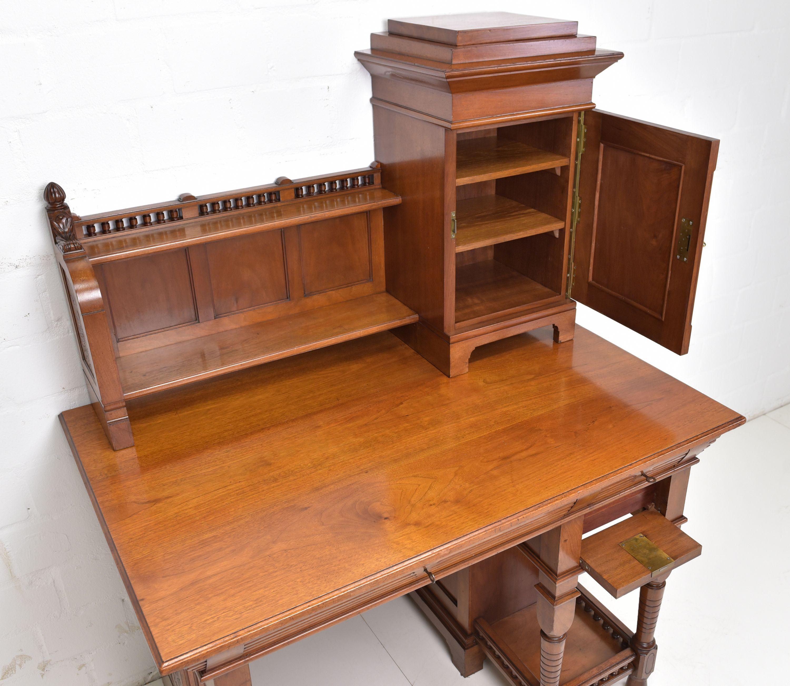 20th Century Art Nouveau Restoration Desk / Lady'S Desk in Walnut