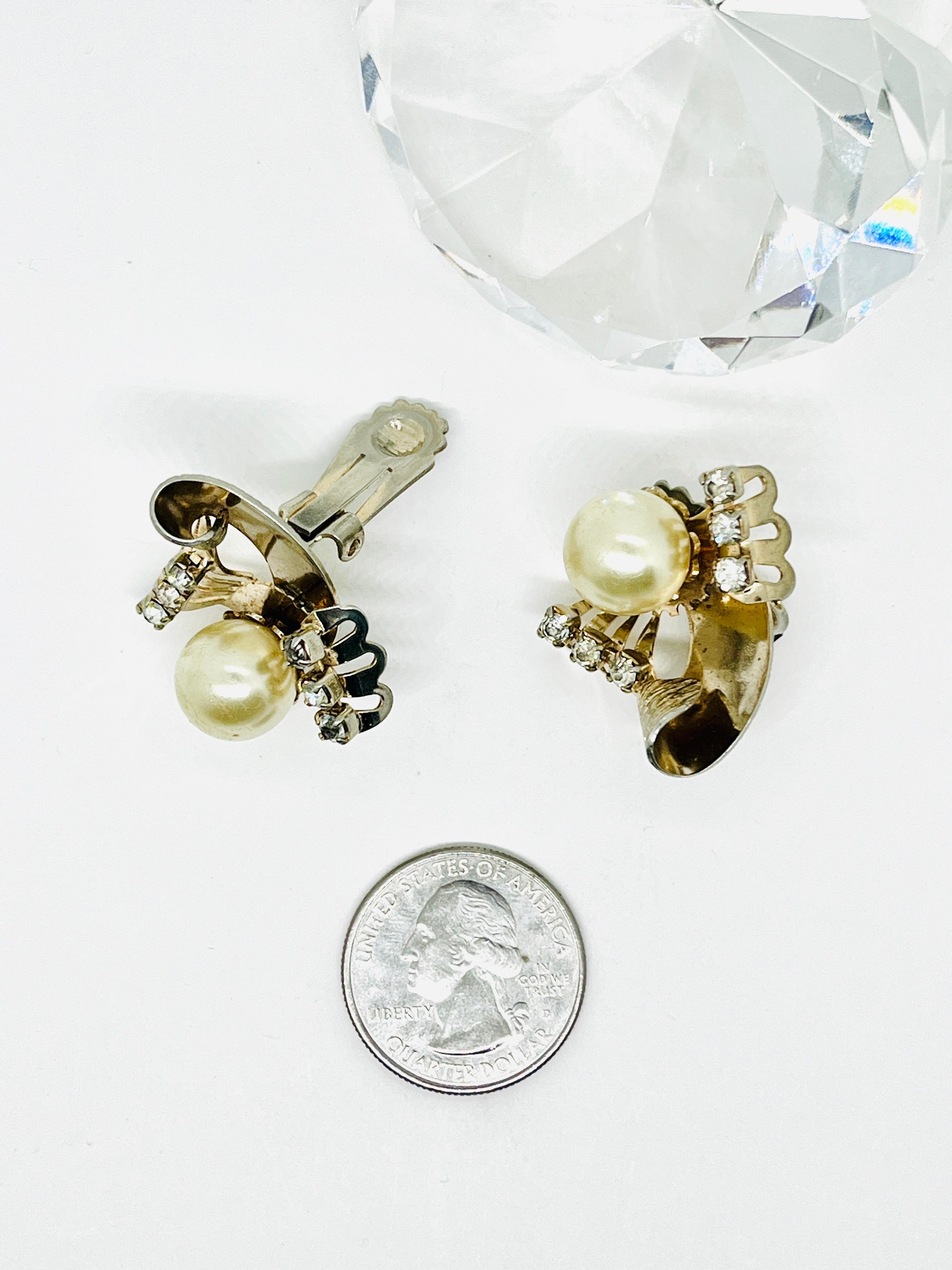 Motivo di falena in stile Art Nouveau Resurgence; finto electrum, perla in vendita 5