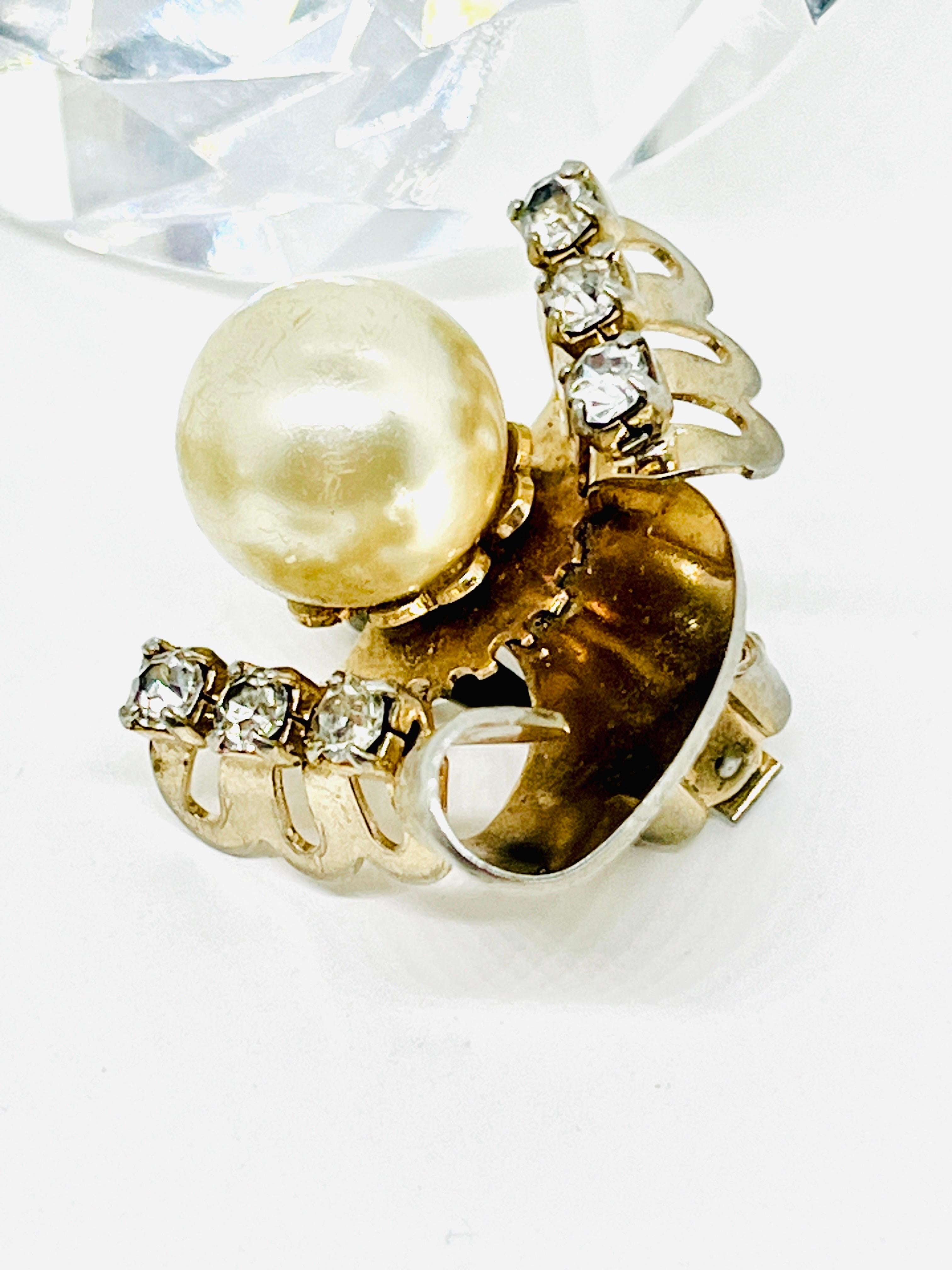 Motivo di falena in stile Art Nouveau Resurgence; finto electrum, perla in vendita 7