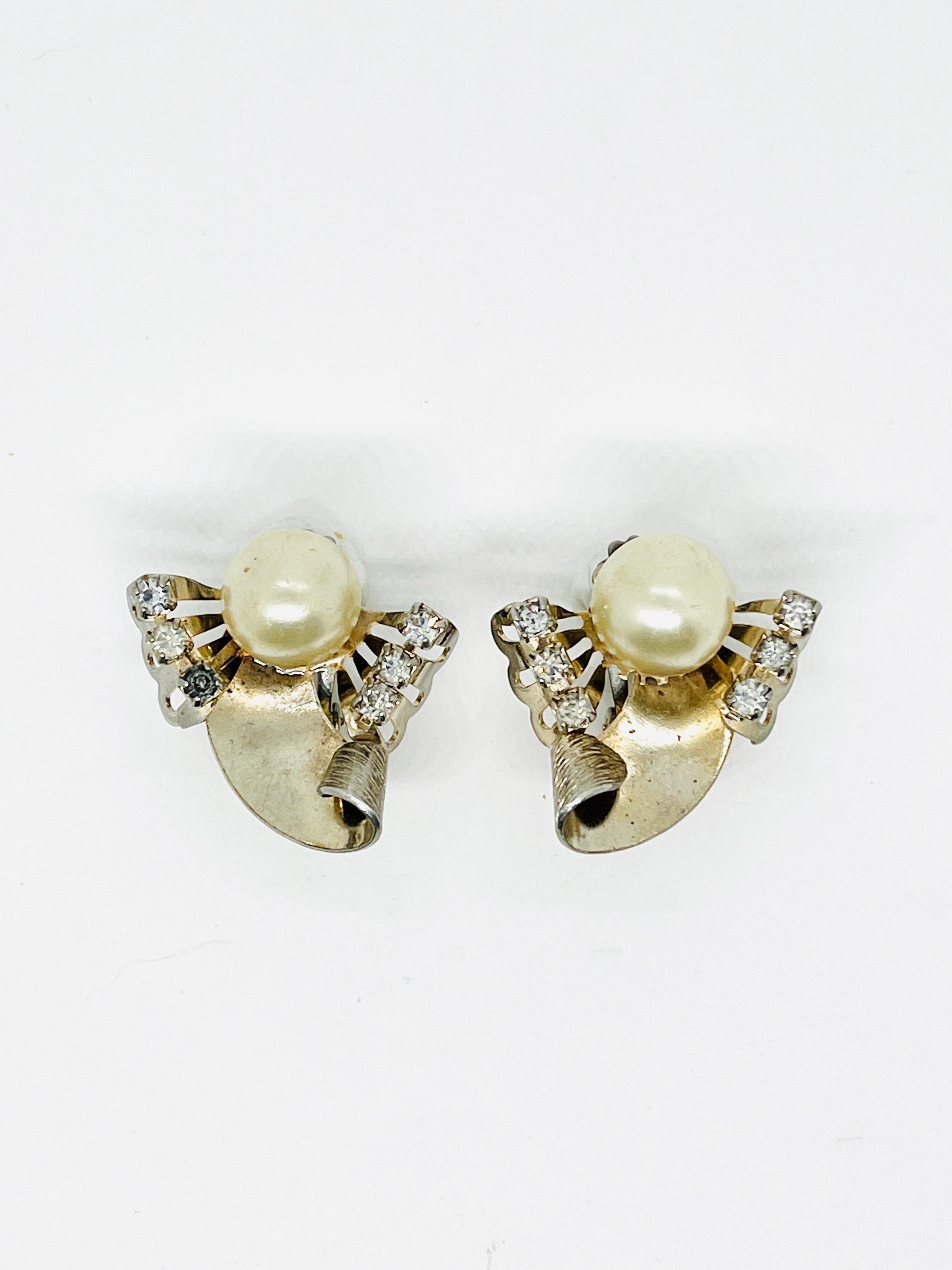Motivo di falena in stile Art Nouveau Resurgence; finto electrum, perla In condizioni discrete in vendita a Lynnwood, WA