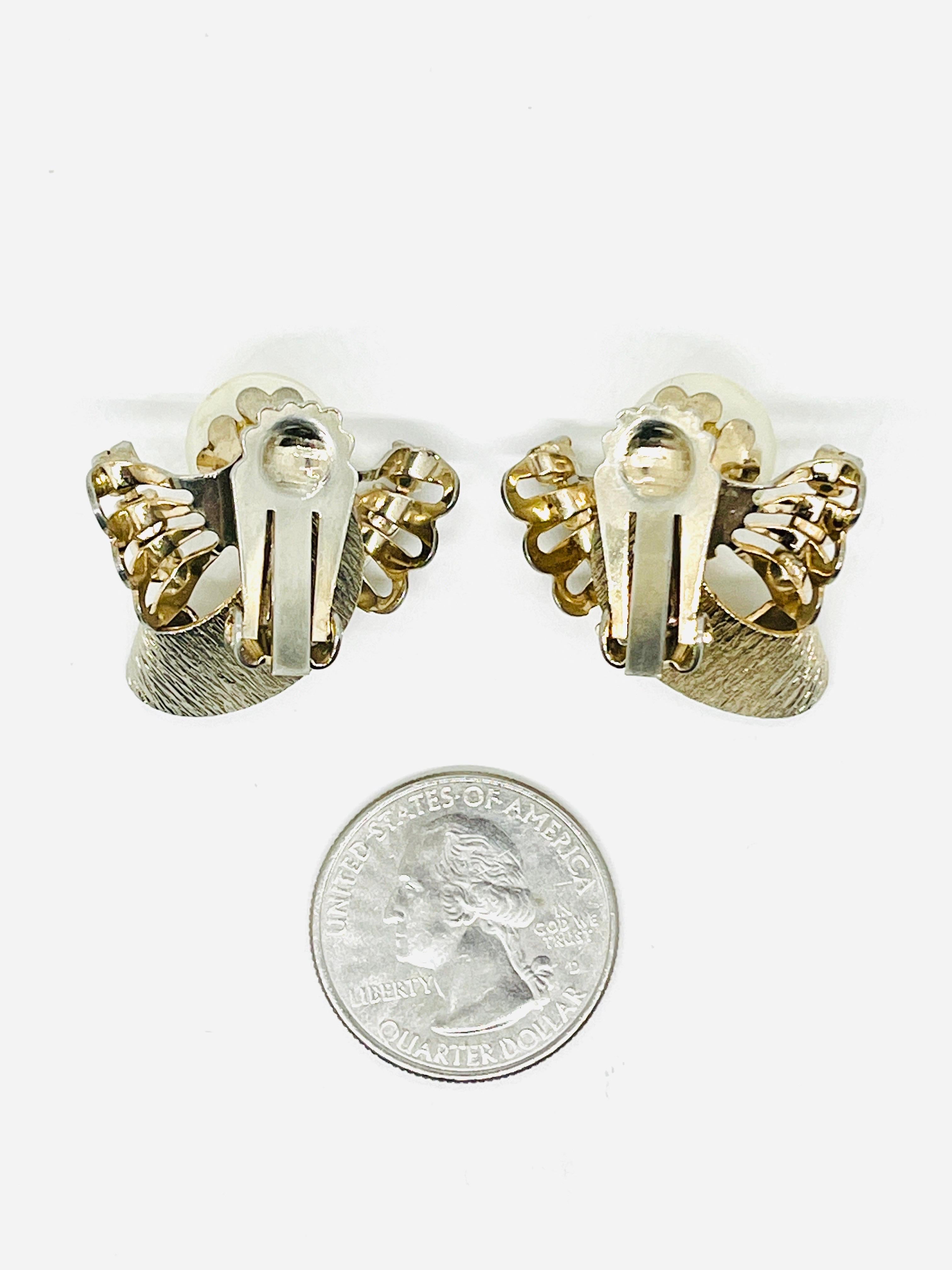 Motivo di falena in stile Art Nouveau Resurgence; finto electrum, perla in vendita 1