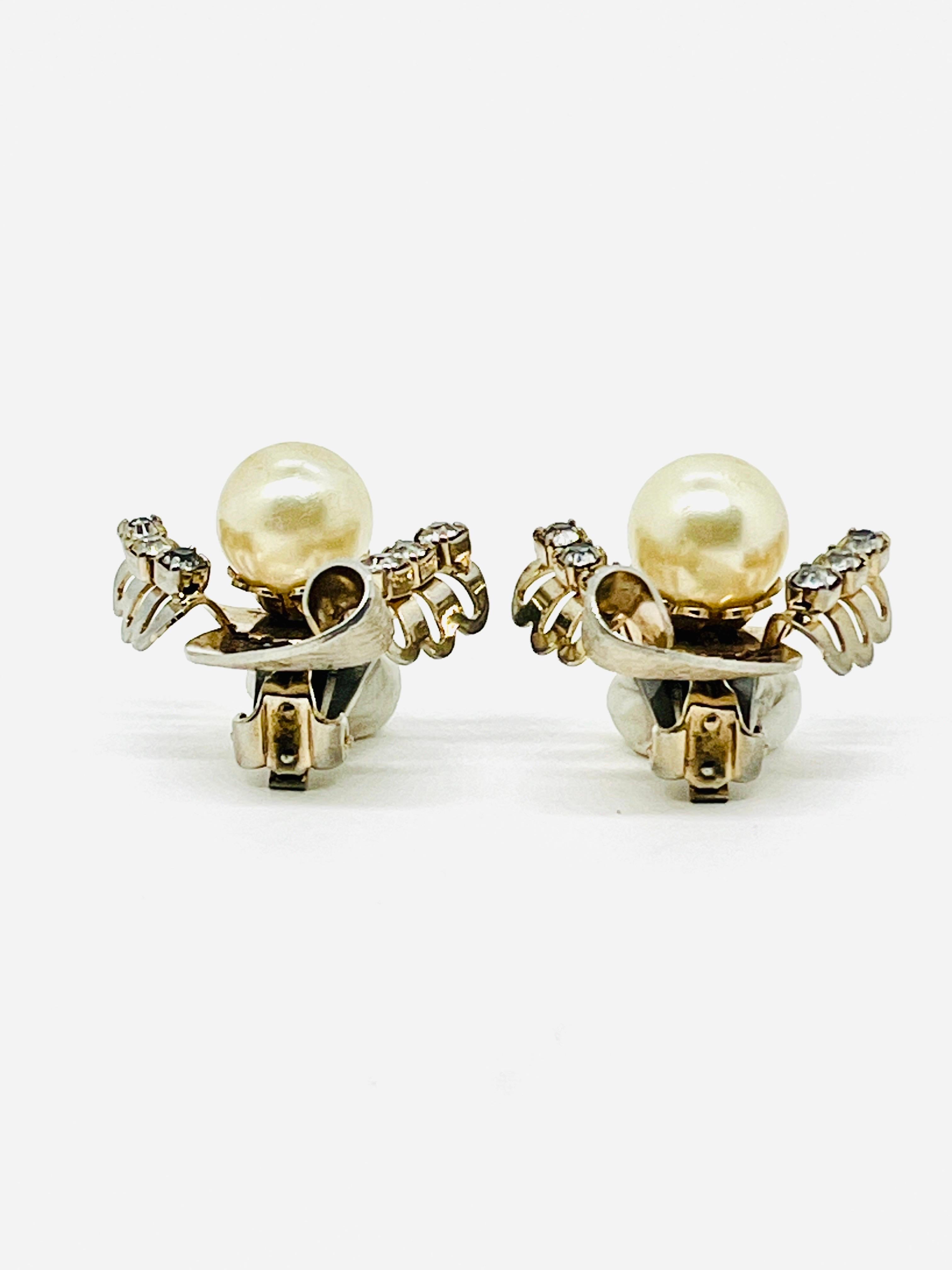 Motivo di falena in stile Art Nouveau Resurgence; finto electrum, perla in vendita 2