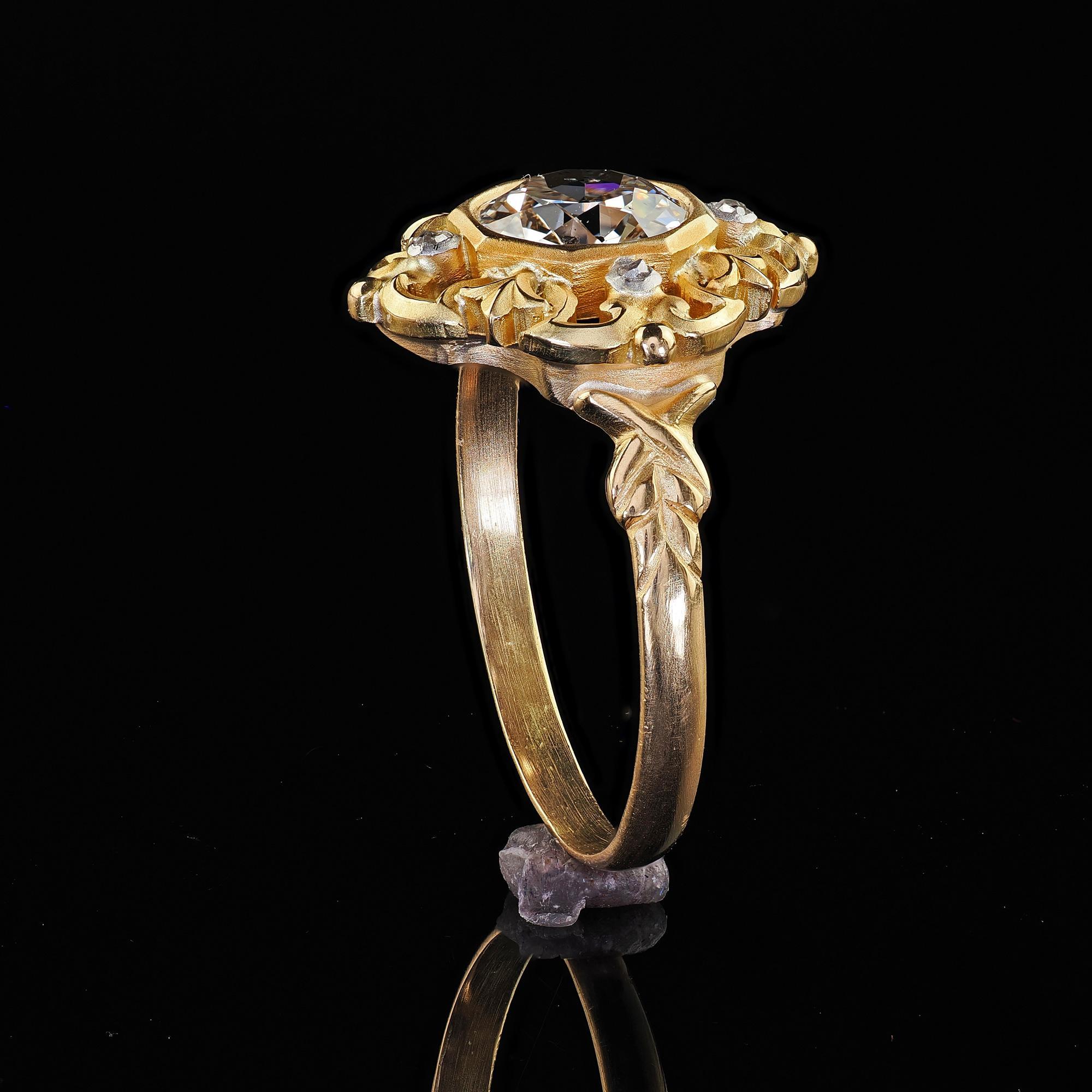 Anello di fidanzamento con diamante vecchio taglio euro in oro giallo 18 carati Art Nouveau Revival - GIA in vendita 5