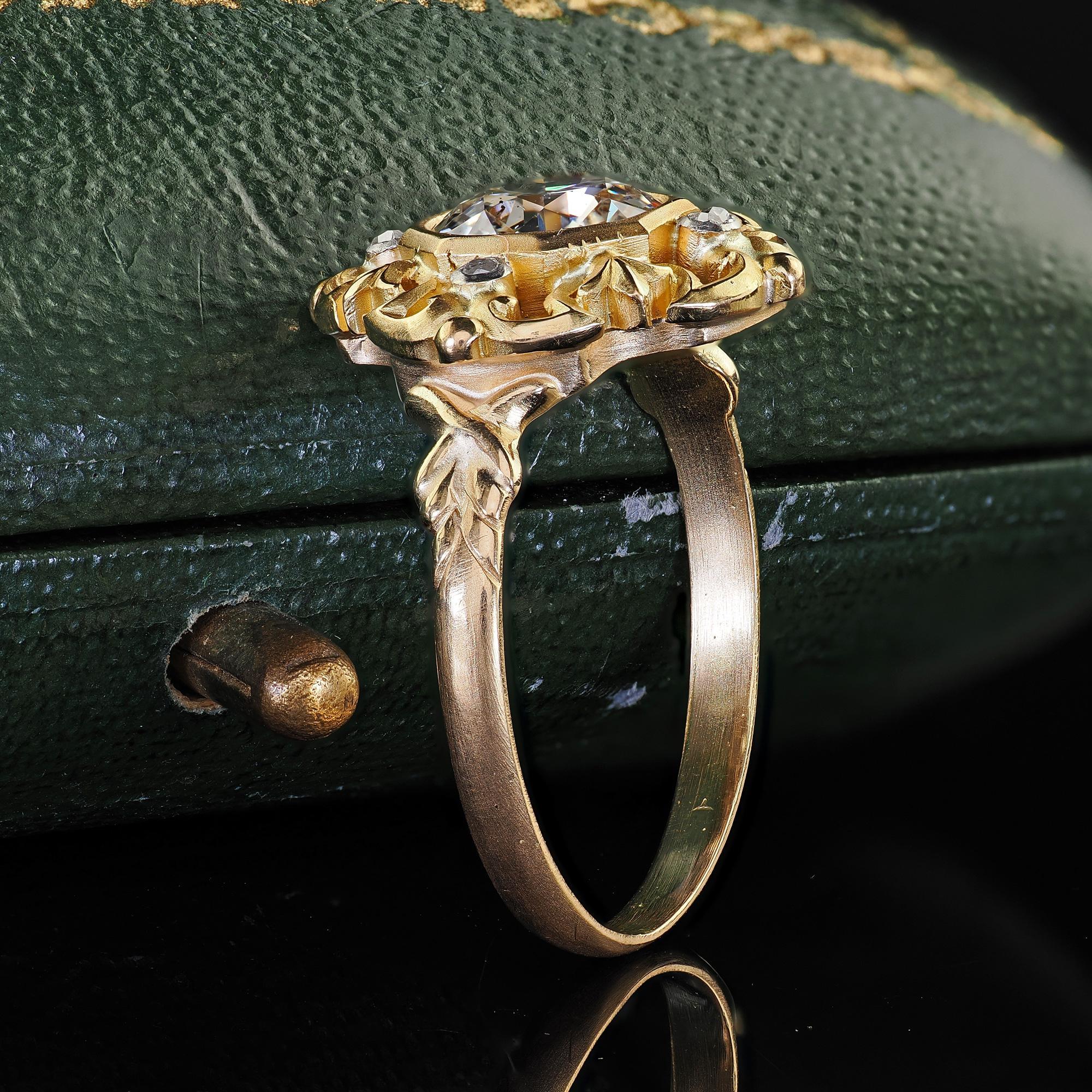 Taglio antico europeo Anello di fidanzamento con diamante vecchio taglio euro in oro giallo 18 carati Art Nouveau Revival - GIA in vendita
