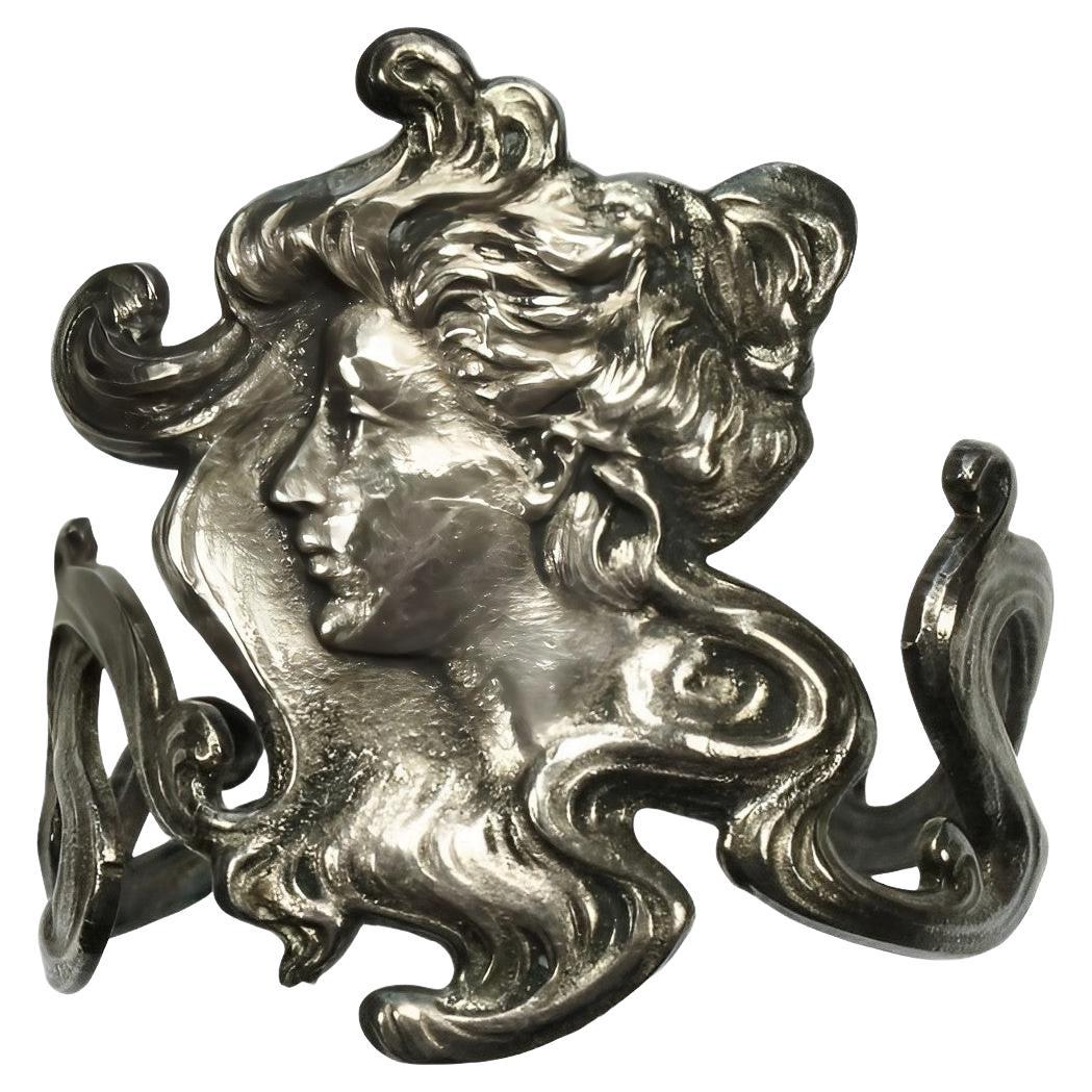 Bangle da donna Art Nouveau Revival largo in tonalità argento scuro e smalto nero in vendita