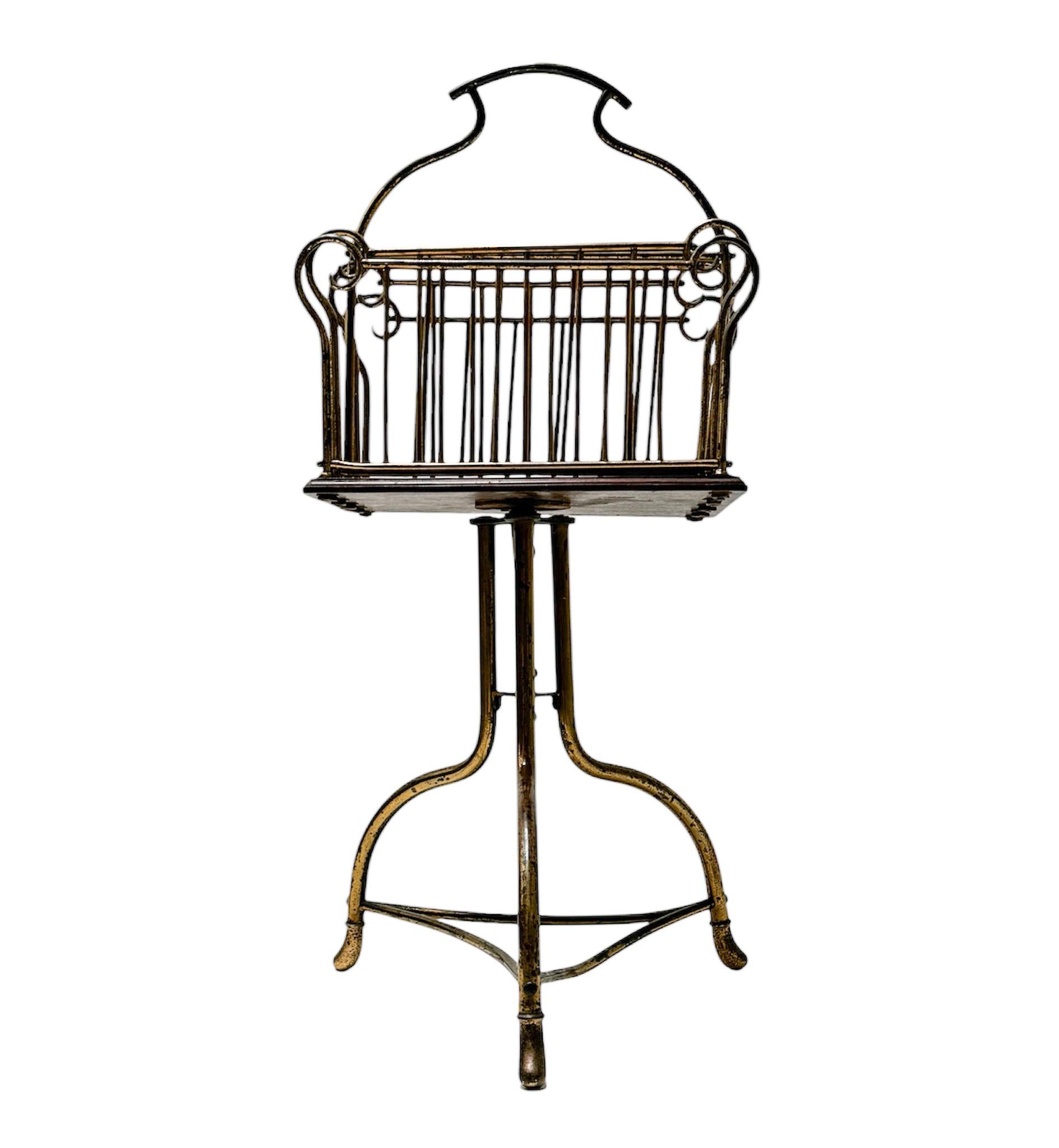 Britannico Portariviste girevole in stile Art Nouveau, 1900 in vendita