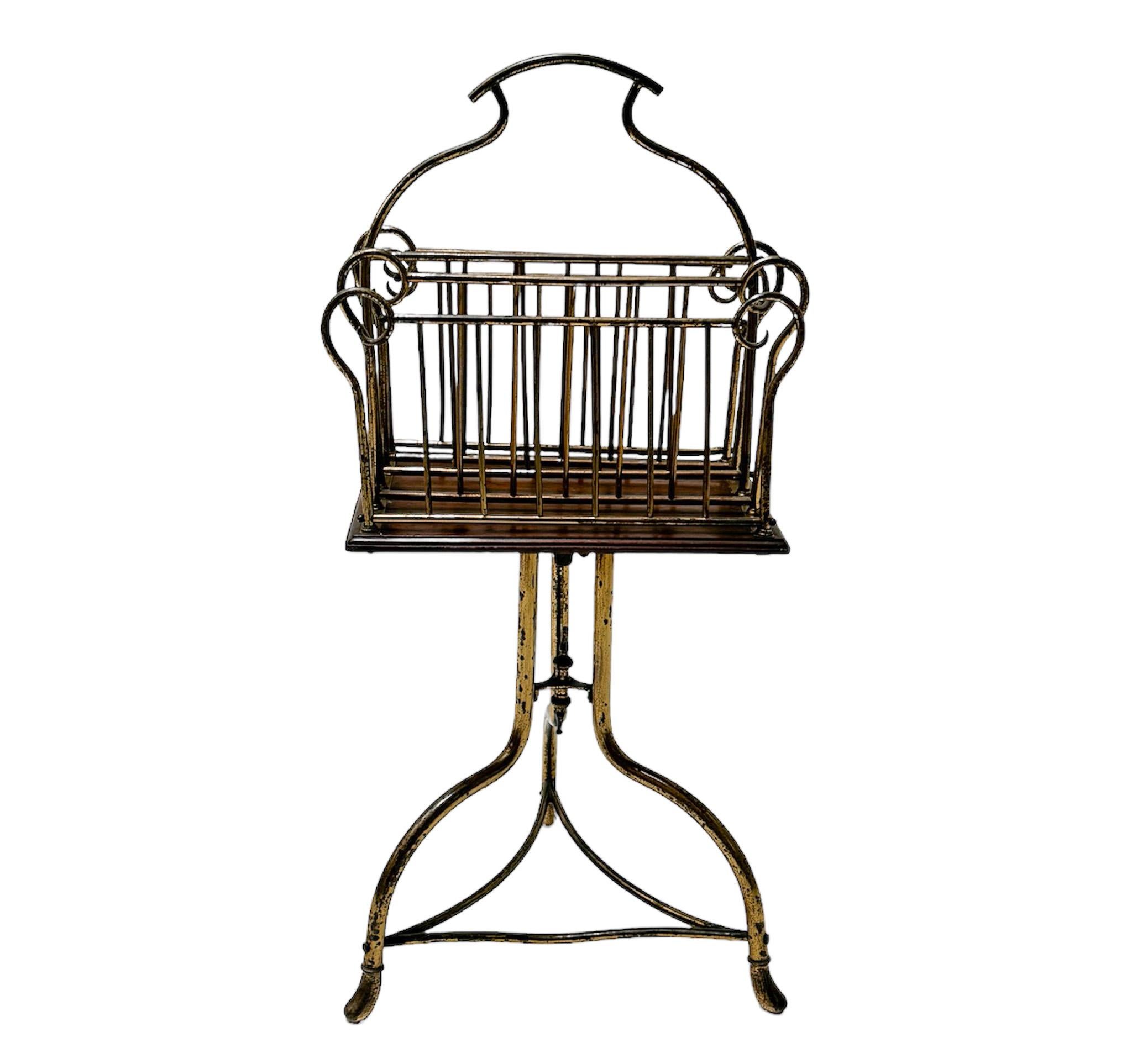 Ottone Portariviste girevole in stile Art Nouveau, 1900 in vendita