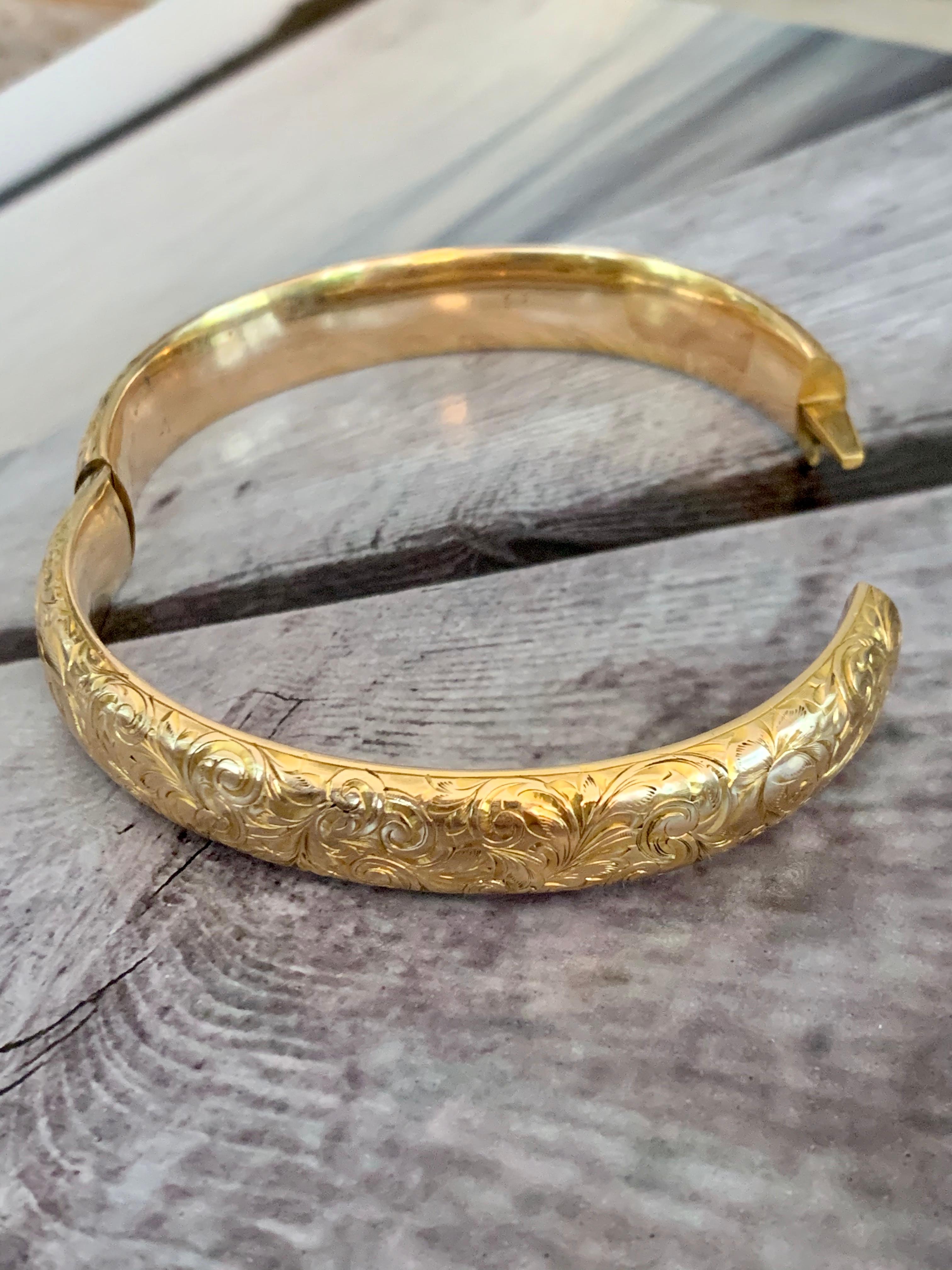 This Art Nouveau Riker Brothers features beautiful engraving on the outside of the bangle.  It is 14 karat yellow Gold and is hinged for easy on and off.

Measurements:
Inside: 7 1/4'
Outside: 8 1/2