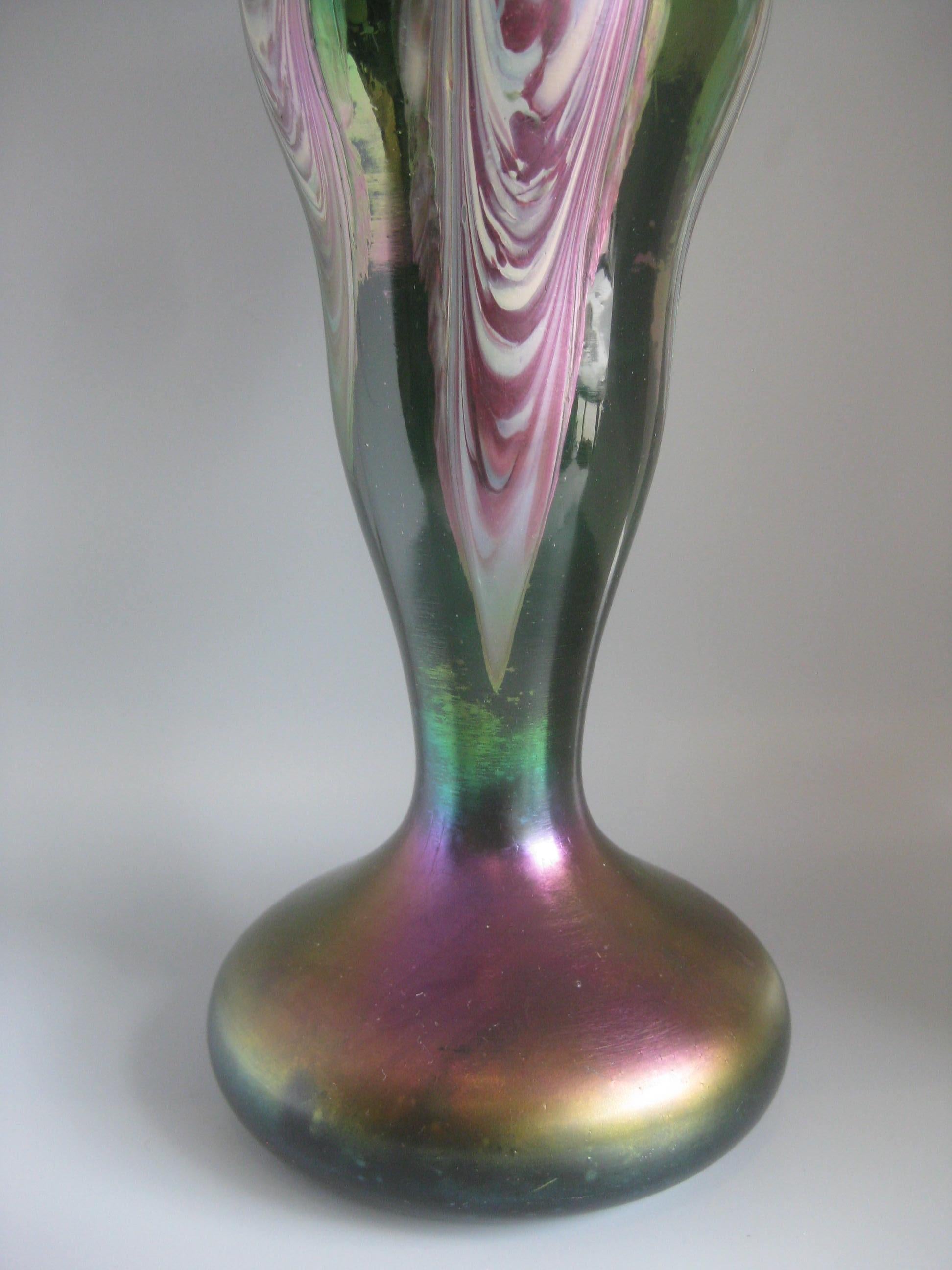 Vase en verre d'art de Bohème tchèque Art Nouveau Rindskopf à plumes tirées style Loetz en vente 6