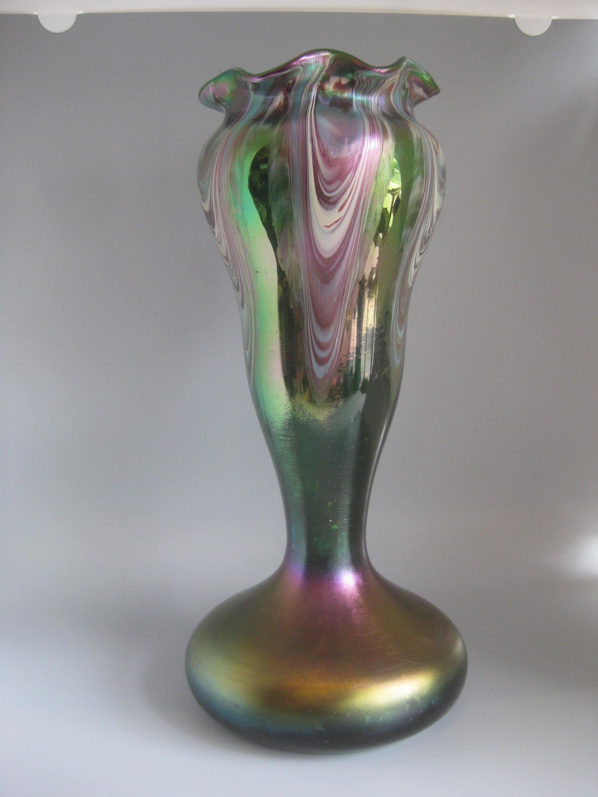 Vase en verre d'art de Bohème tchèque Art Nouveau Rindskopf à plumes tirées style Loetz en vente 1
