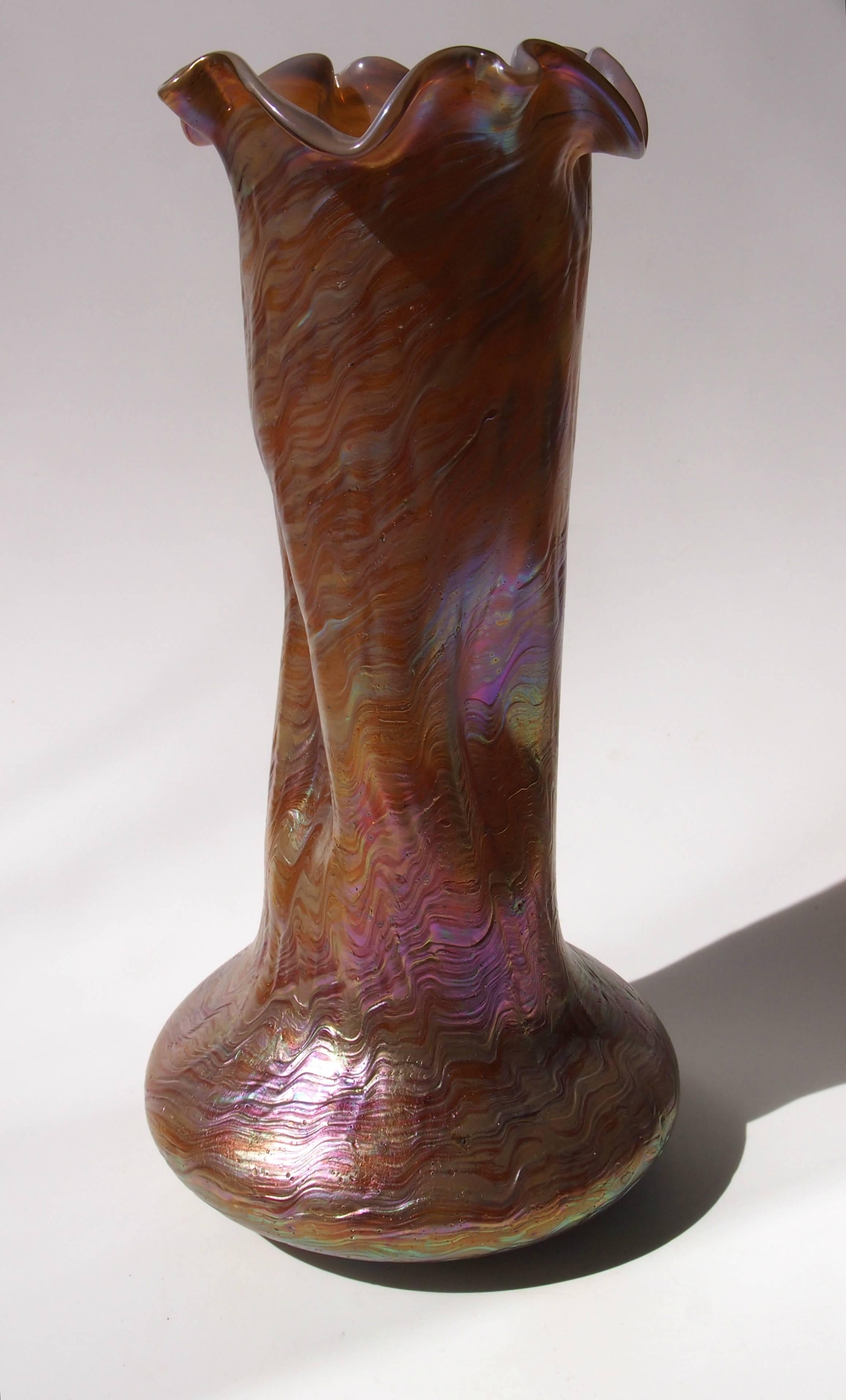 Art Nouveau Bohemian Rindskopf Tall Iridized Glass Vase c1900 In Good Condition For Sale In London, GB